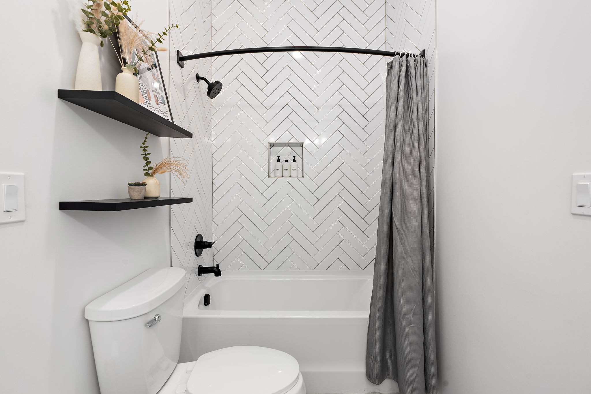 738 Douglas Ave Unit: 5