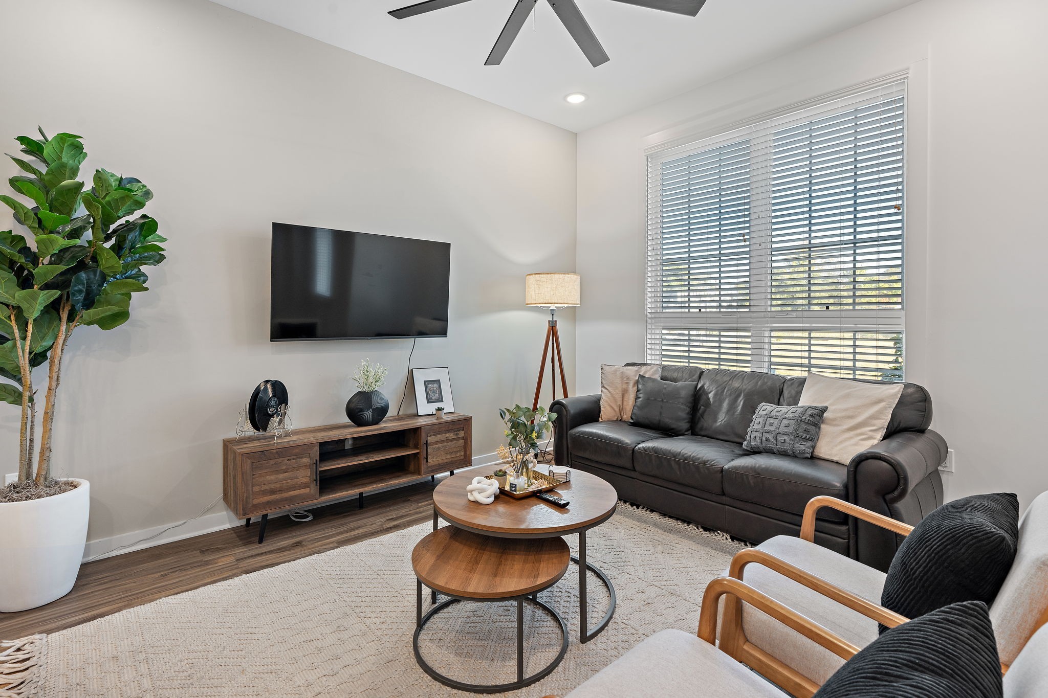 738 Douglas Ave Unit: 5