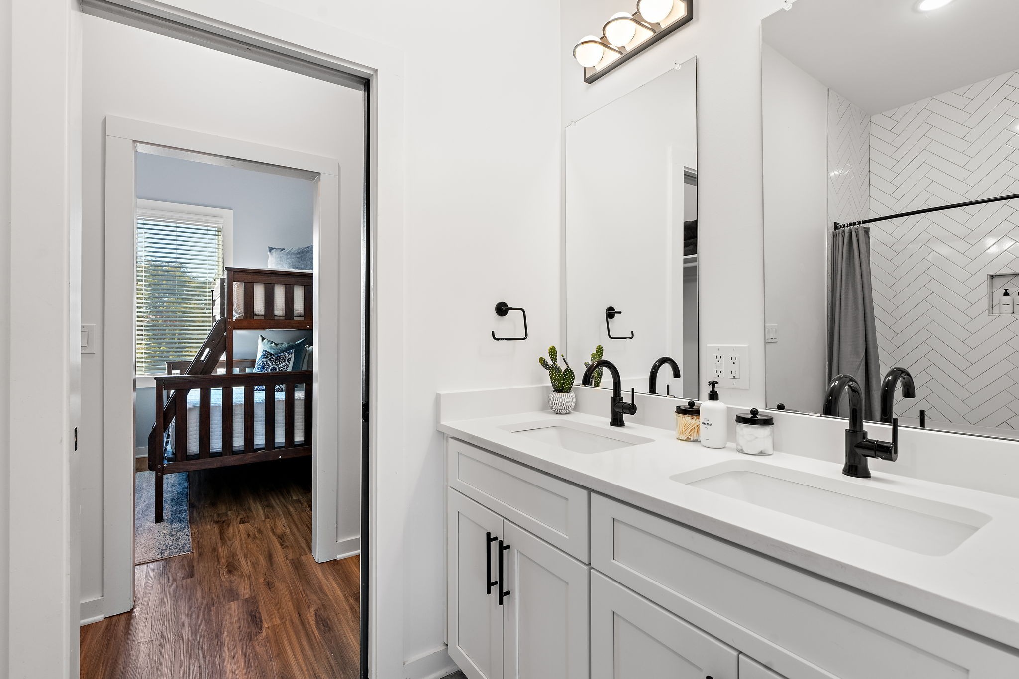 738 Douglas Ave Unit: 5