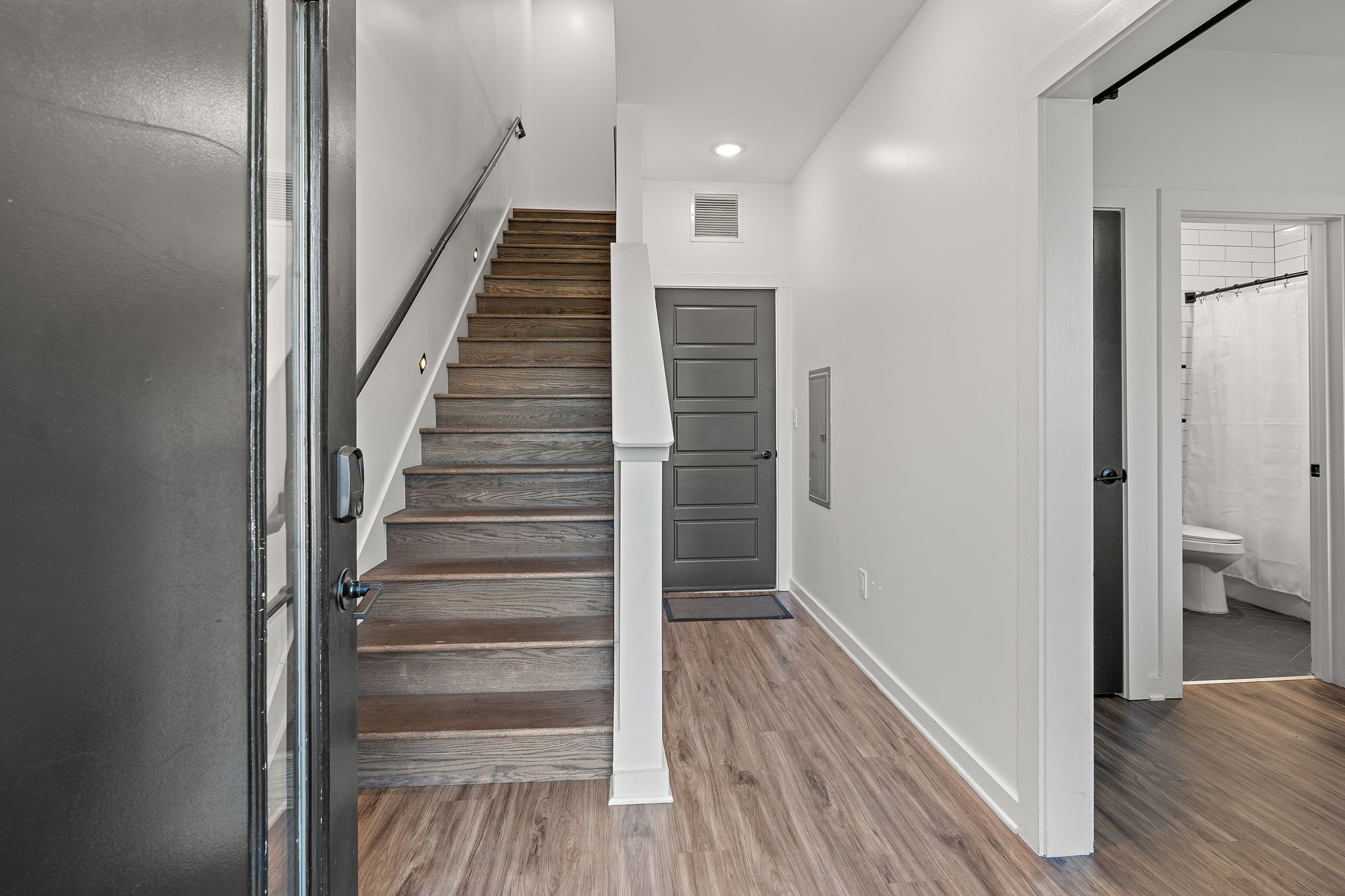 738 Douglas Ave Unit: 5