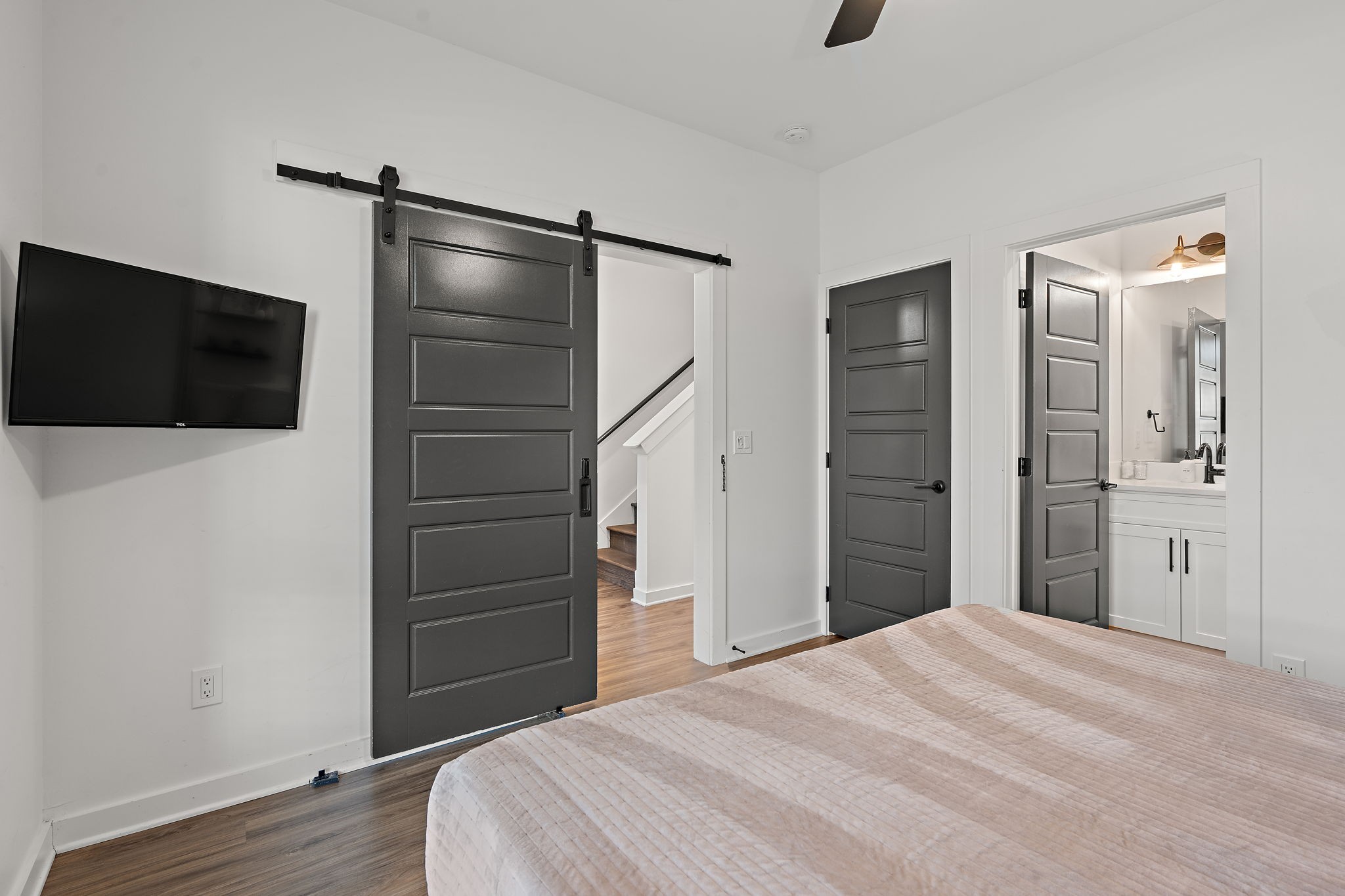 738 Douglas Ave Unit: 5