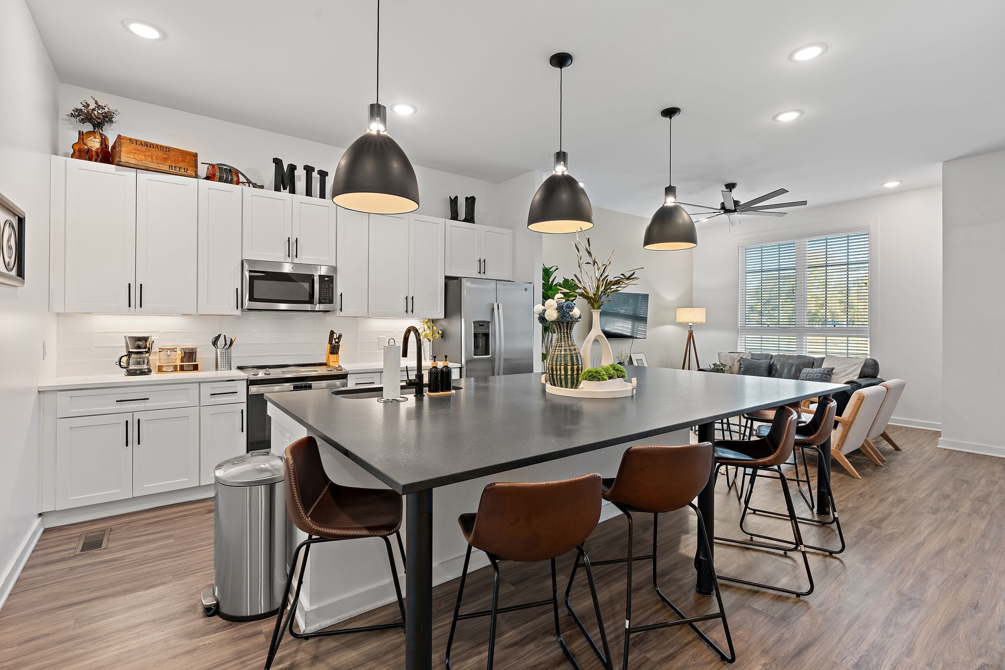 738 Douglas Ave Unit: 5