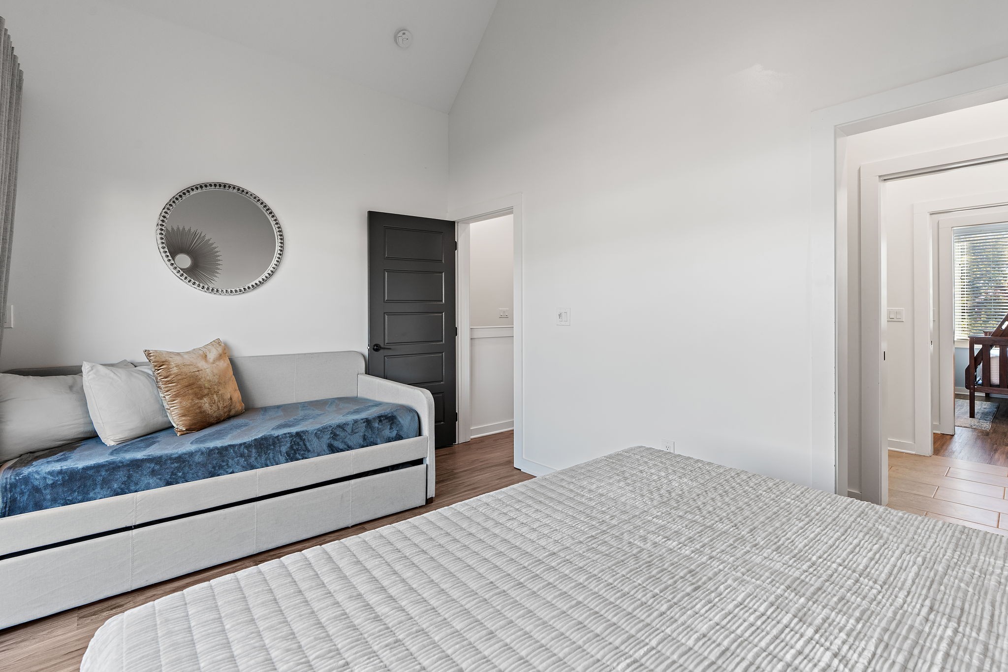 738 Douglas Ave Unit: 5