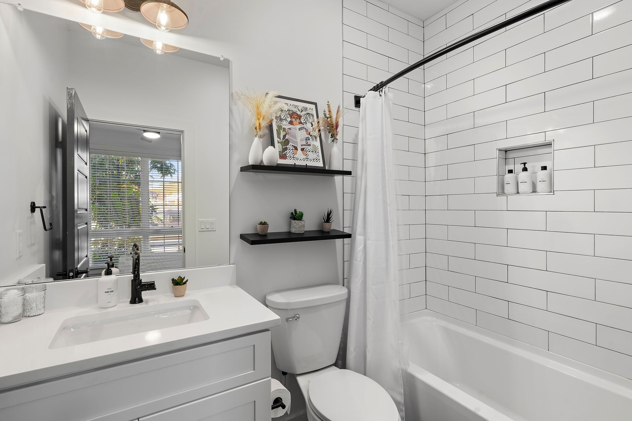 738 Douglas Ave Unit: 5