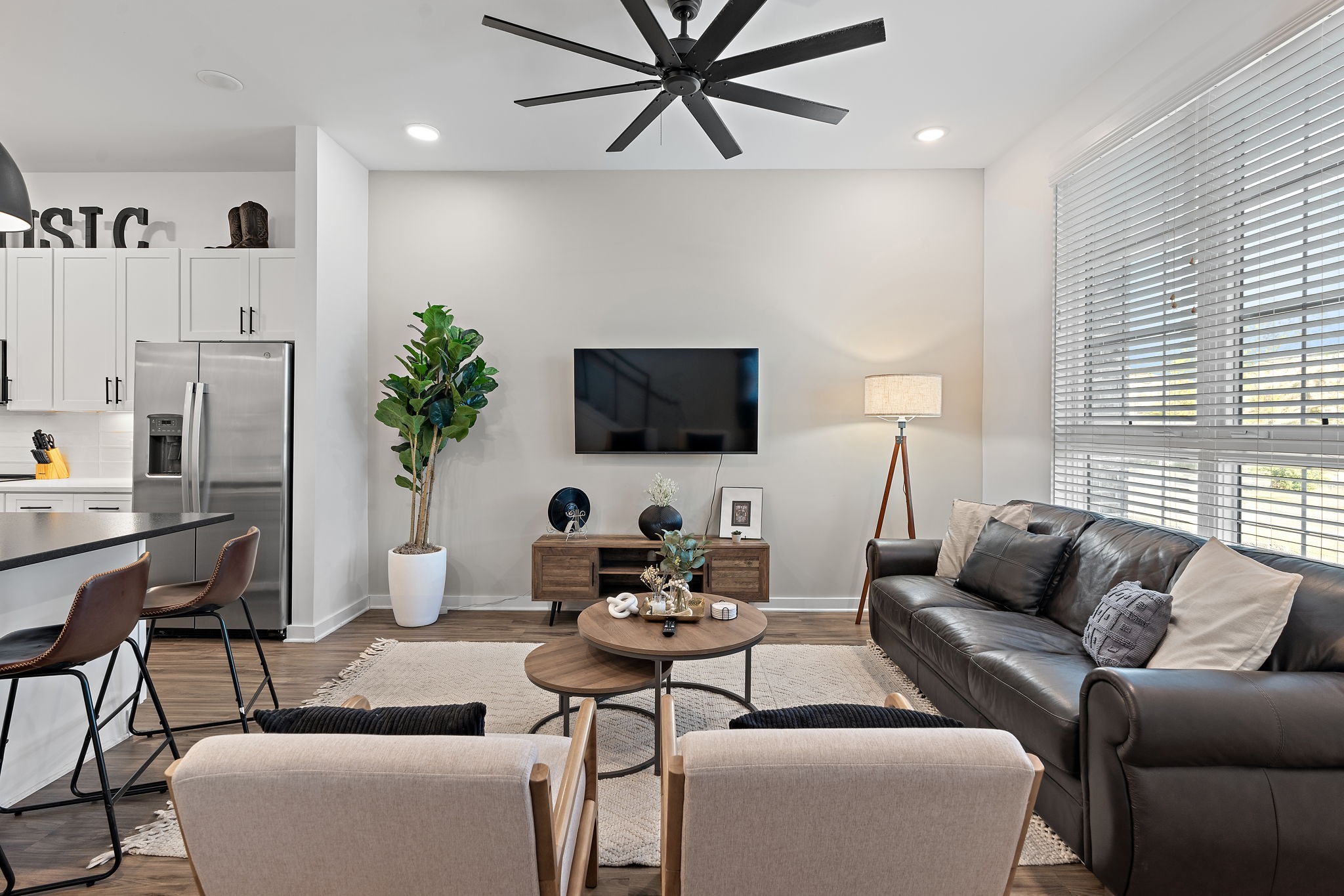 738 Douglas Ave Unit: 5