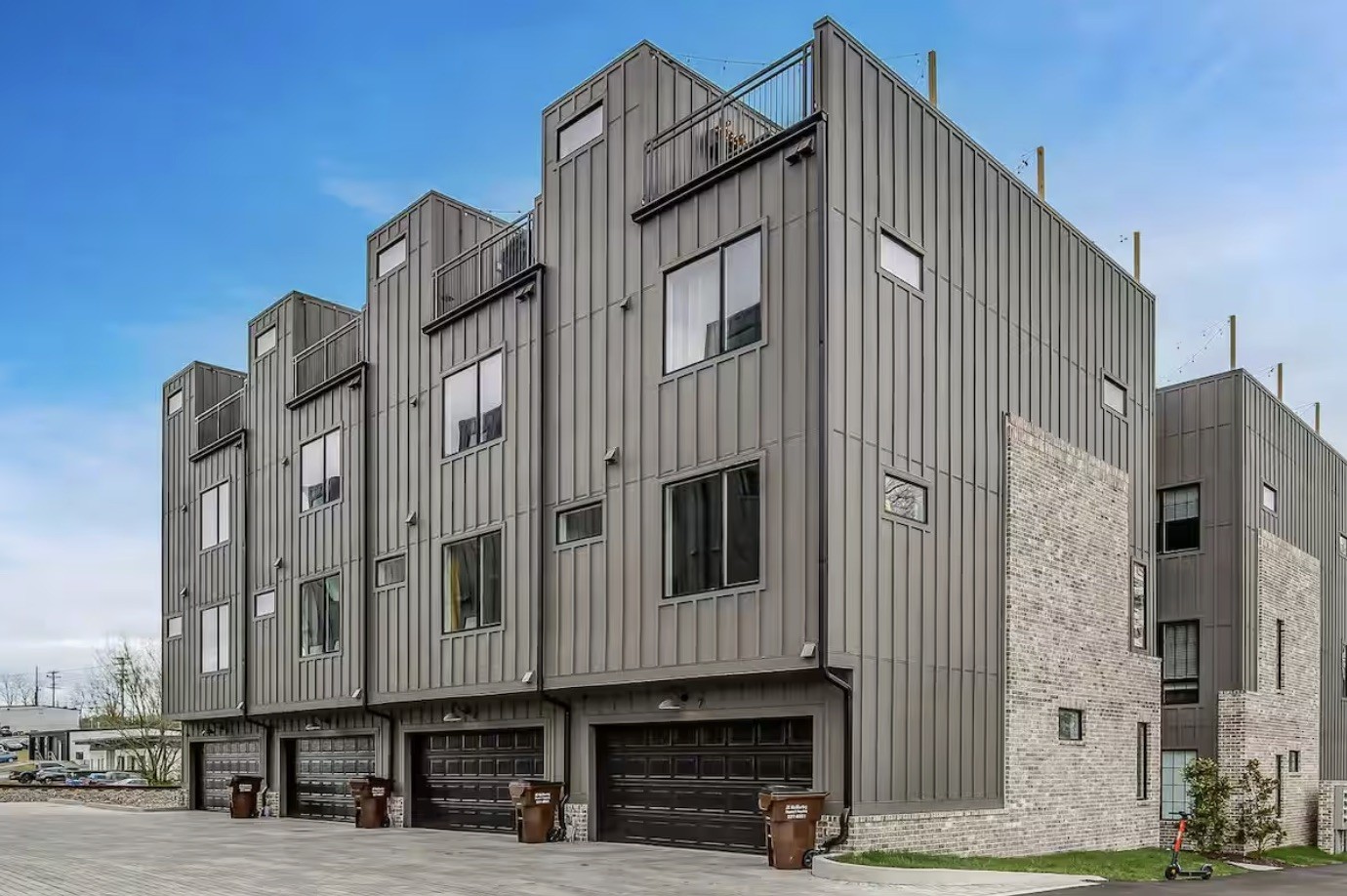 738 Douglas Ave Unit: 8