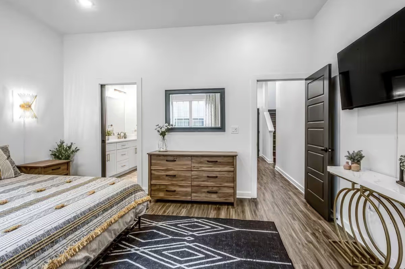 738 Douglas Ave Unit: 8