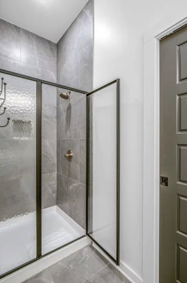 738 Douglas Ave Unit: 8