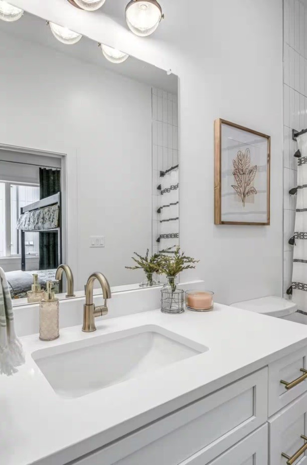 738 Douglas Ave Unit: 8