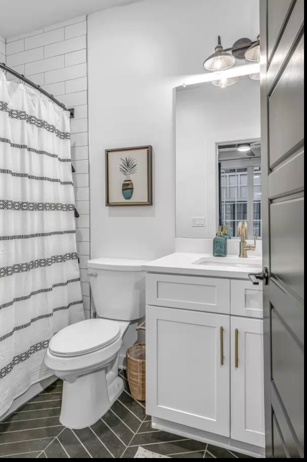 738 Douglas Ave Unit: 8