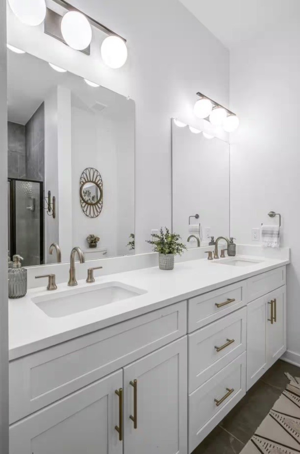 738 Douglas Ave Unit: 8