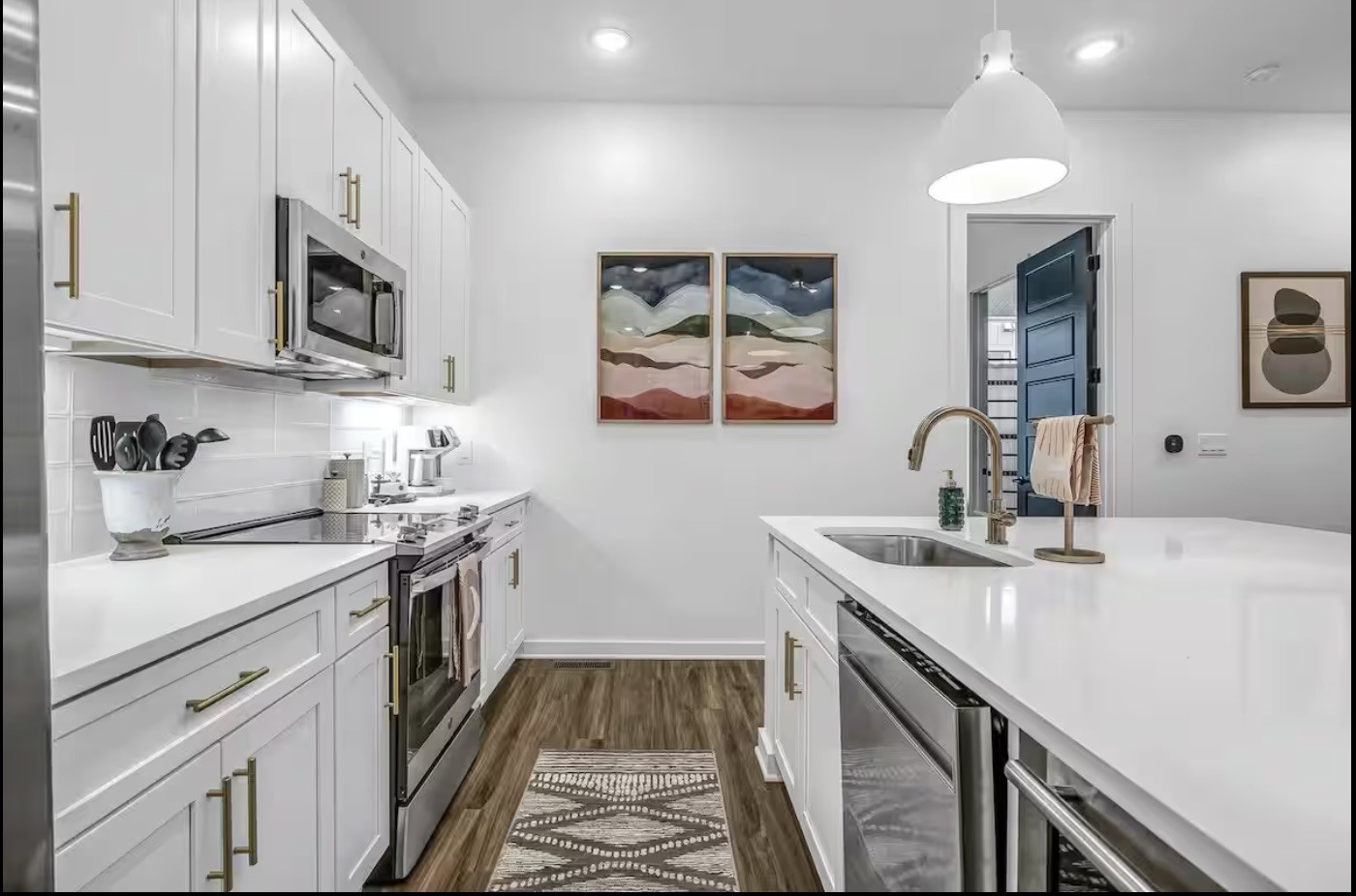 738 Douglas Ave Unit: 8