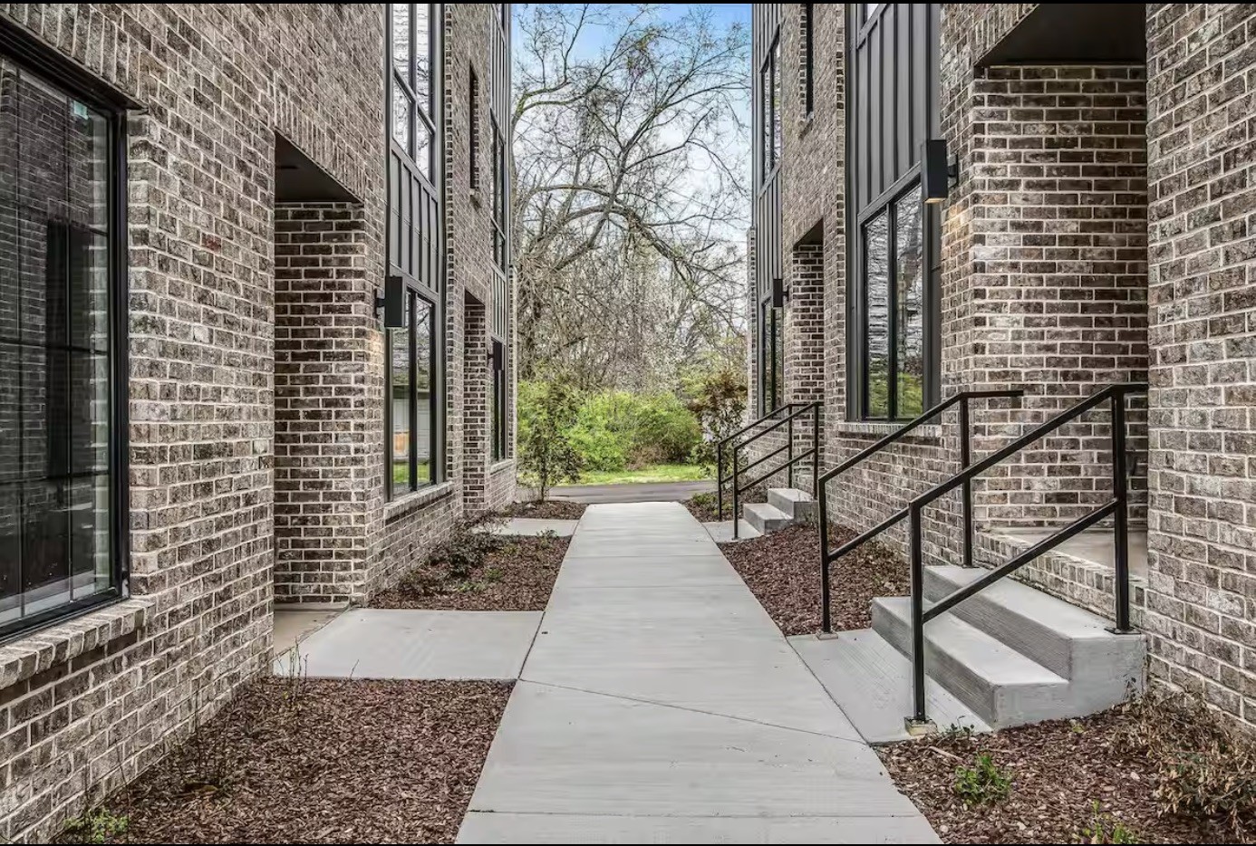 738 Douglas Ave Unit: 8