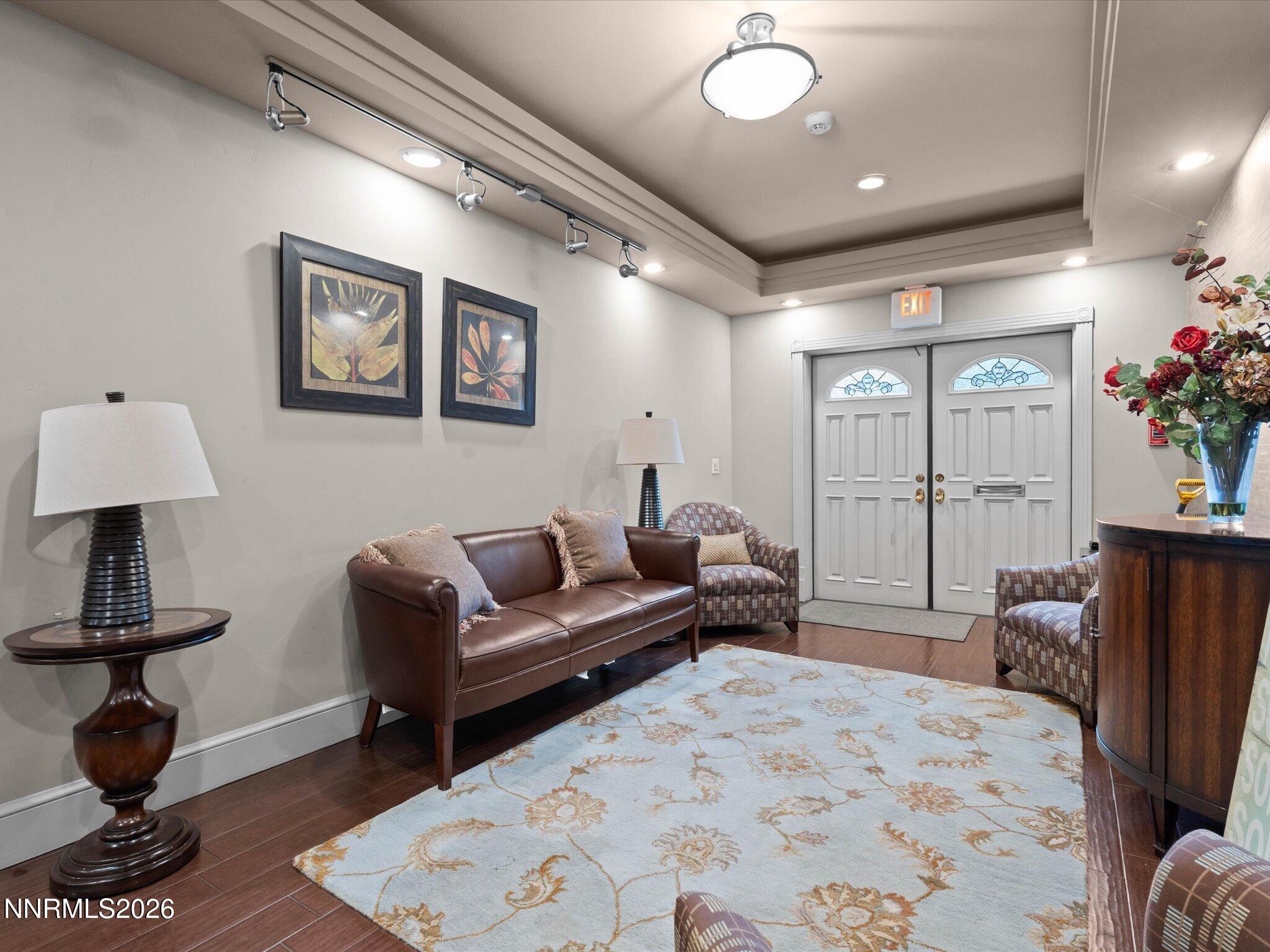441 W Plumb Lane