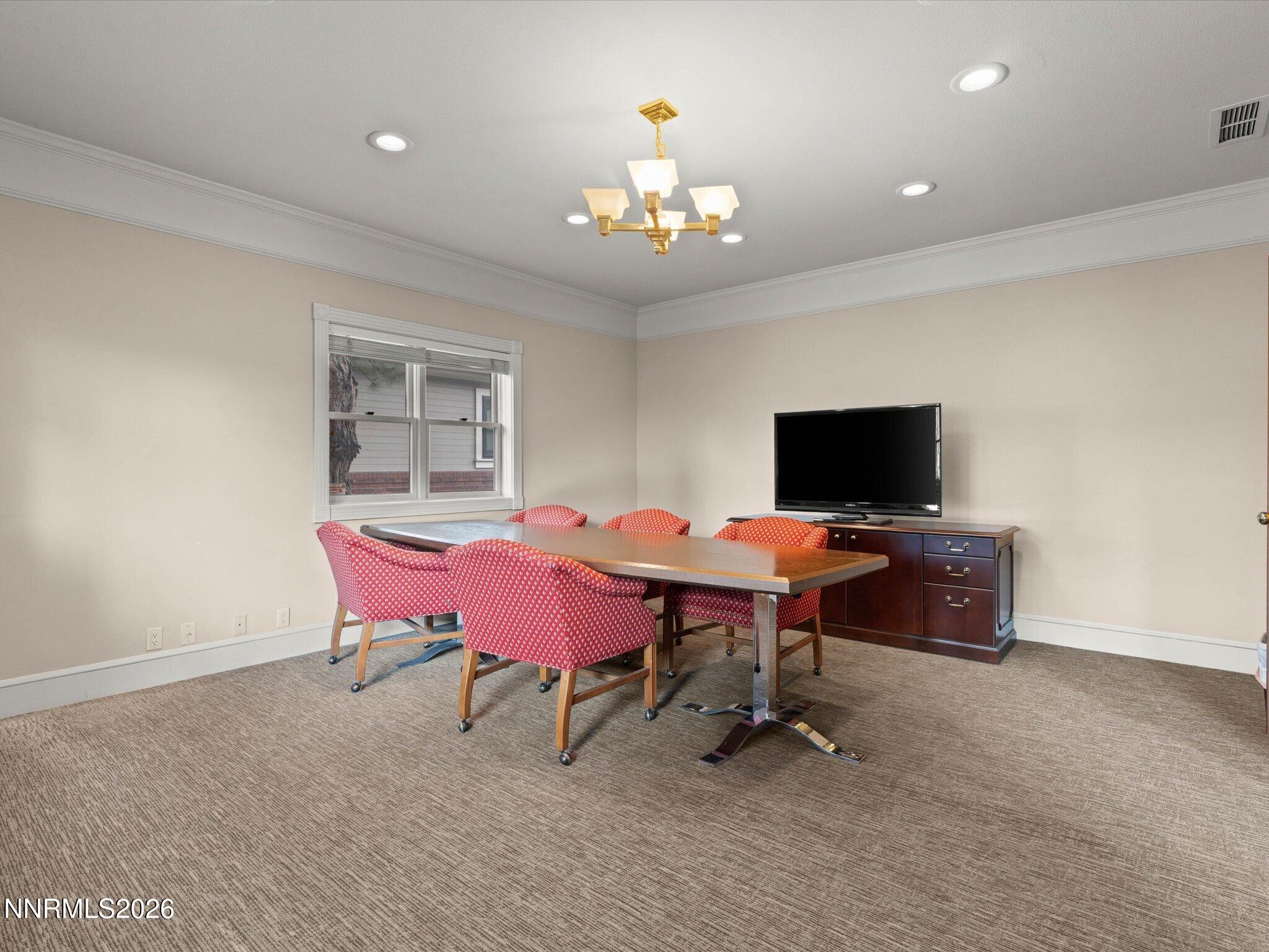 441 W Plumb Lane
