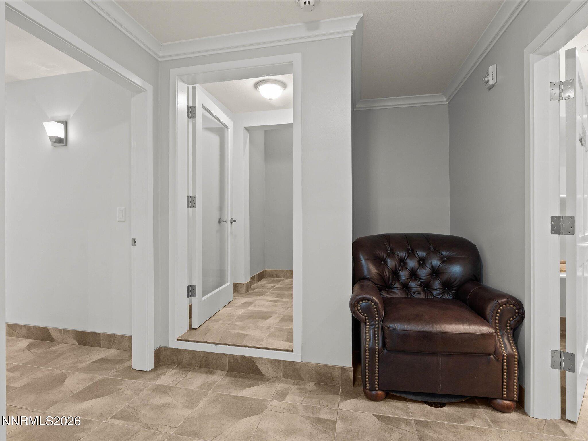 441 W Plumb Lane