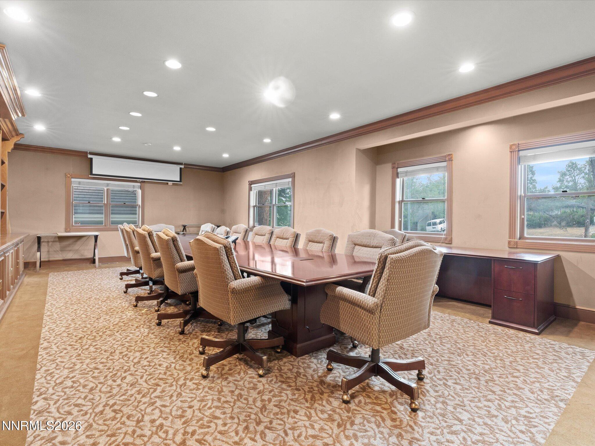 441 W Plumb Lane