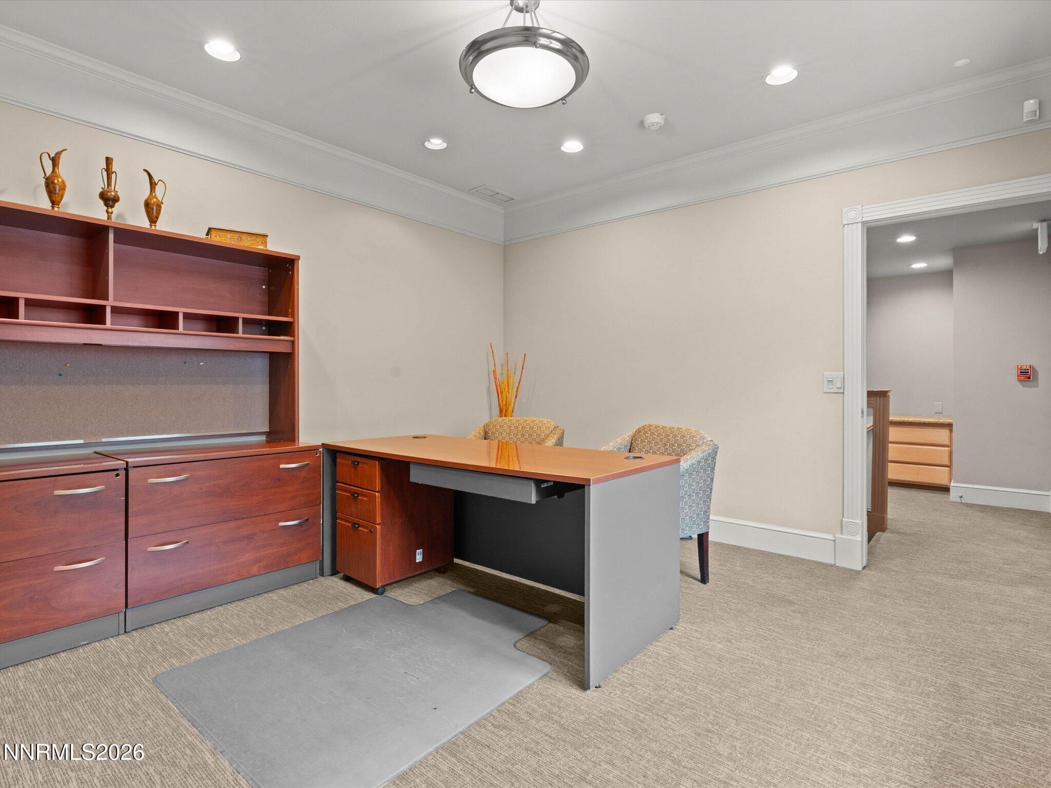 441 W Plumb Lane