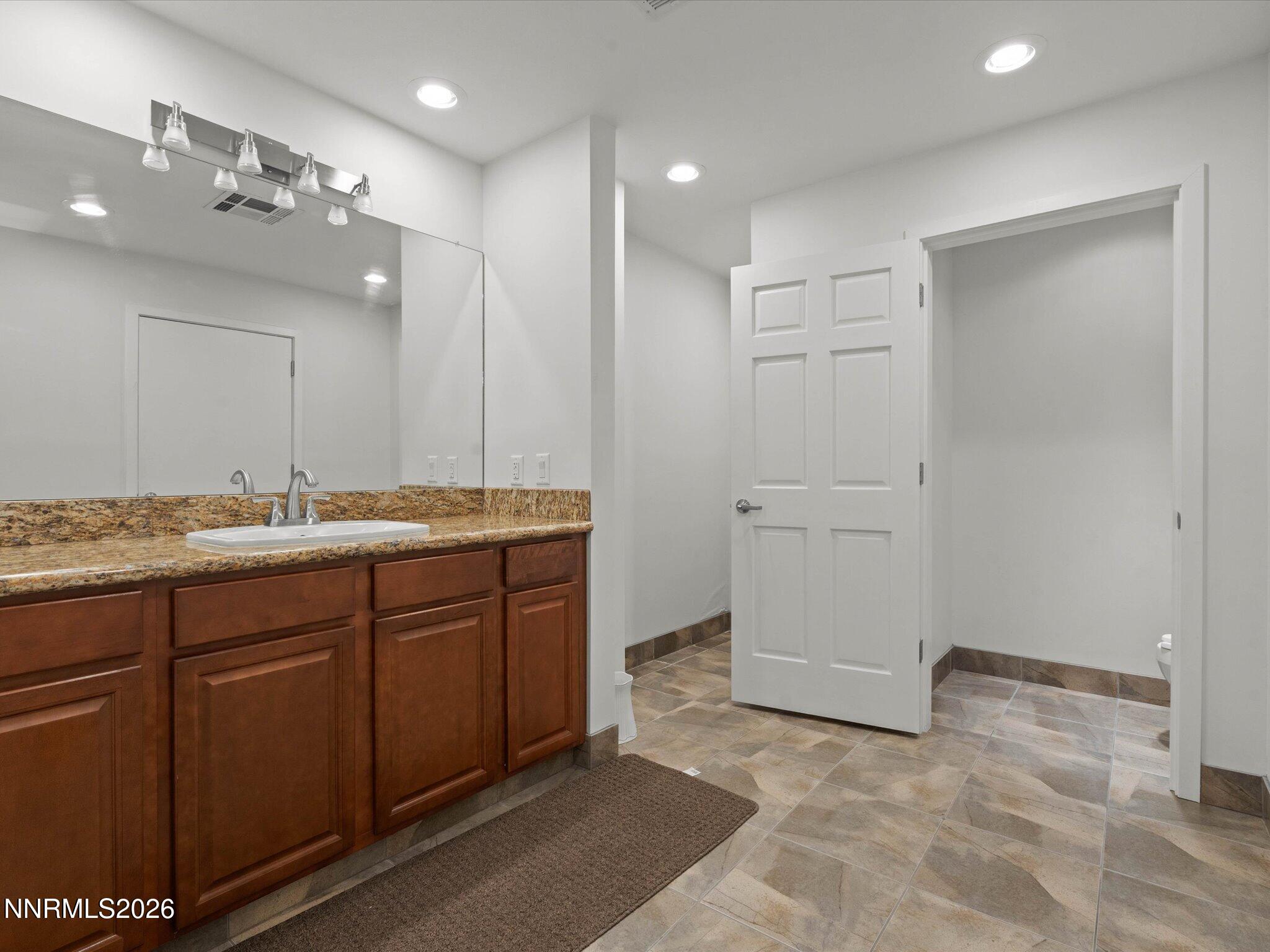441 W Plumb Lane