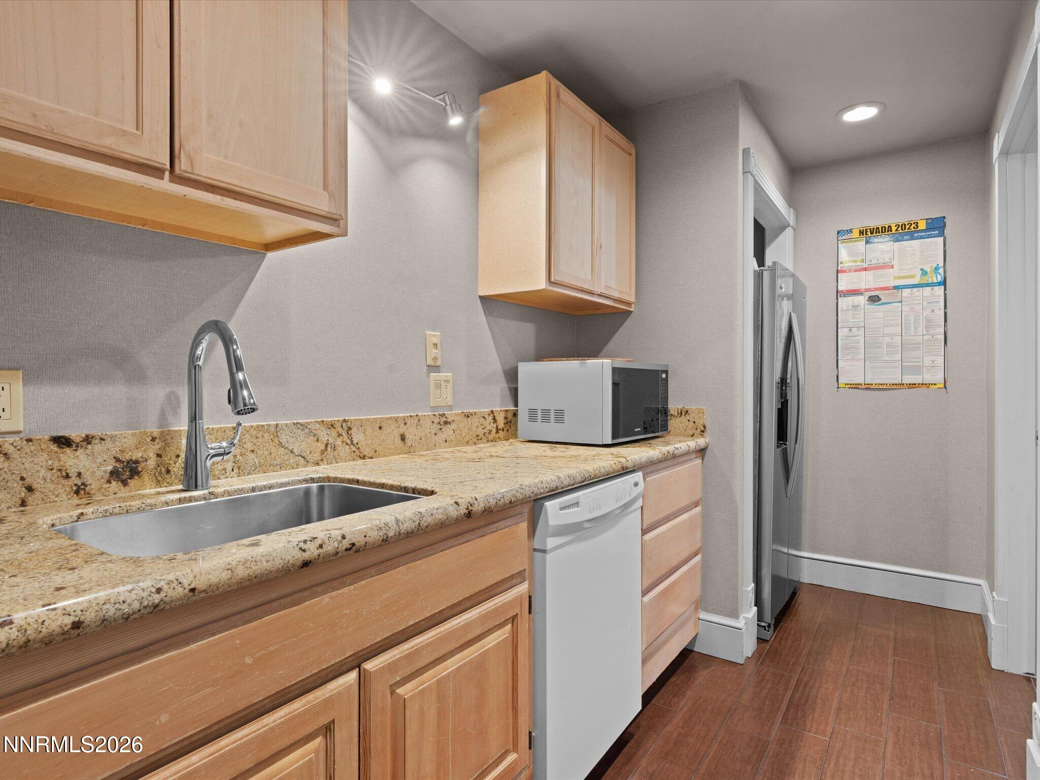 441 W Plumb Lane