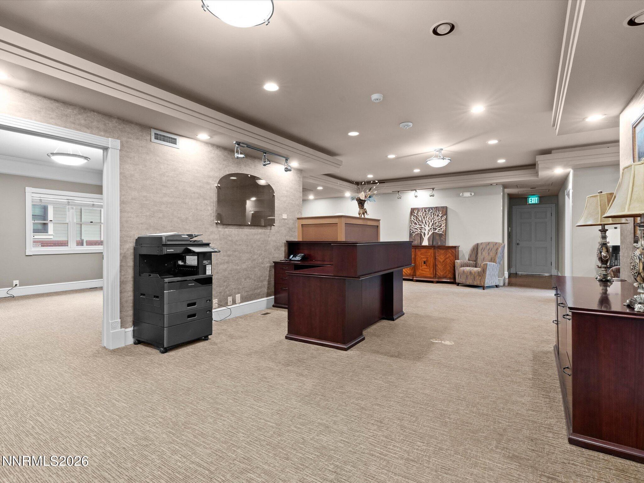 441 W Plumb Lane