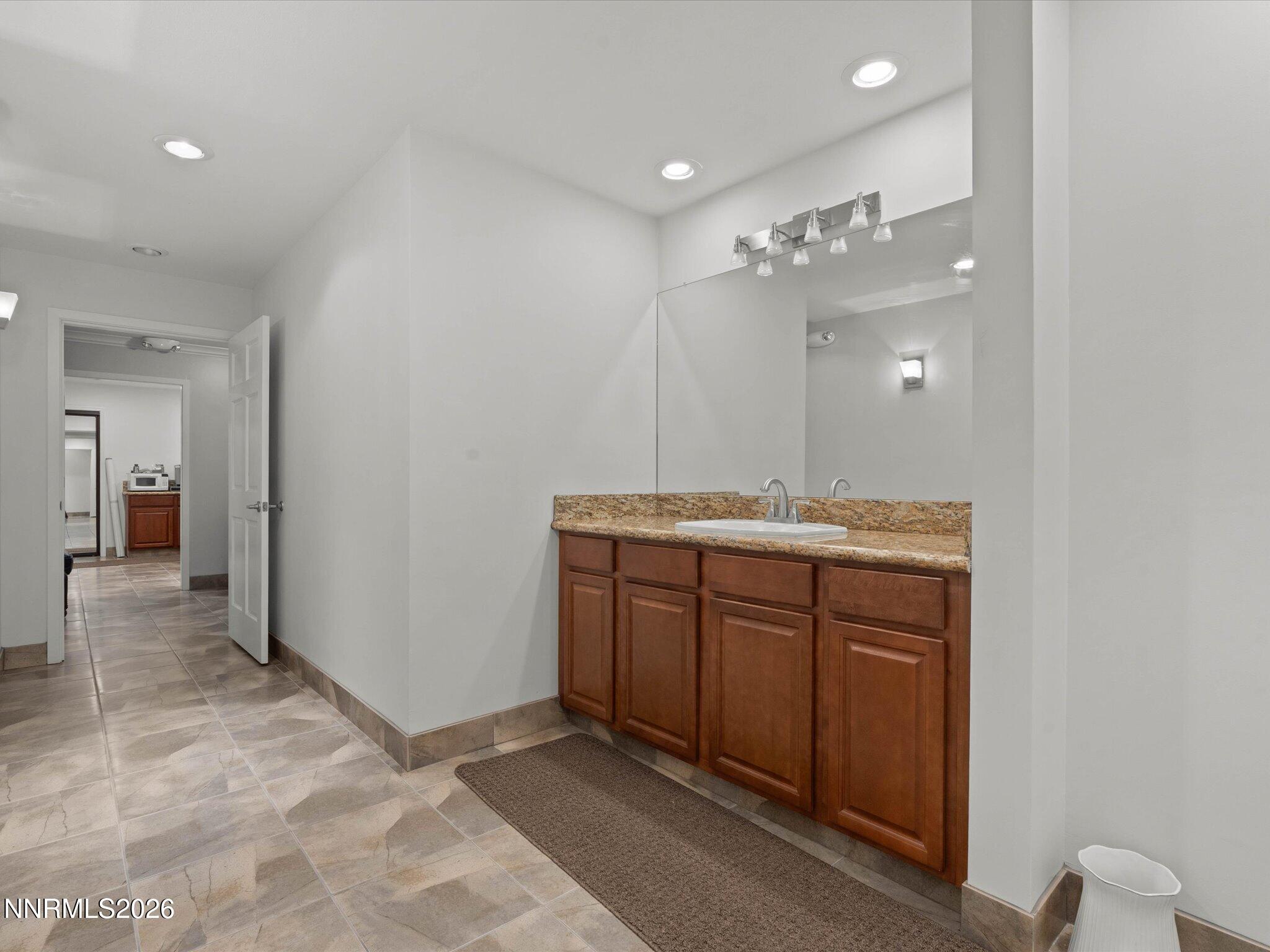 441 W Plumb Lane