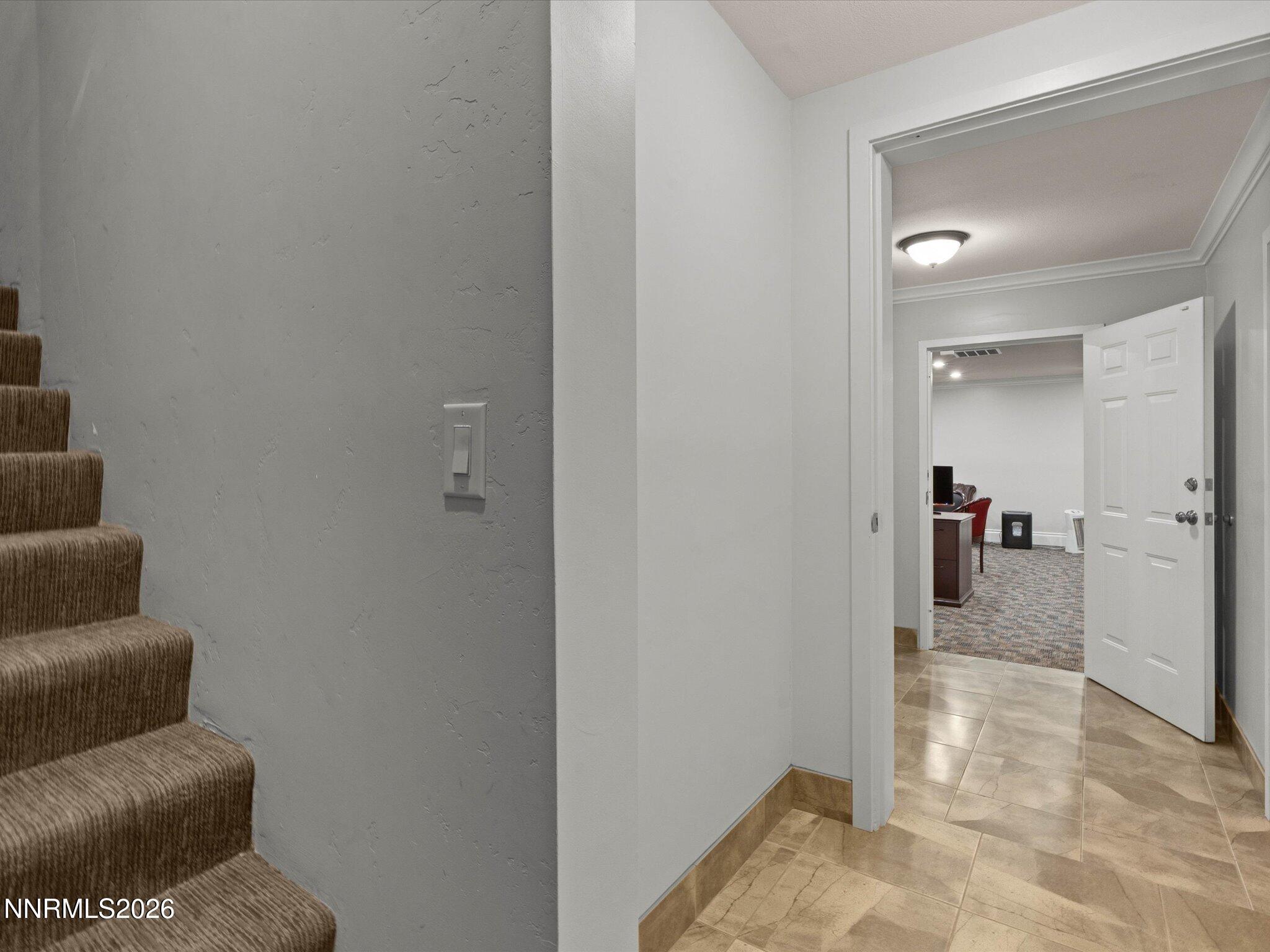 441 W Plumb Lane