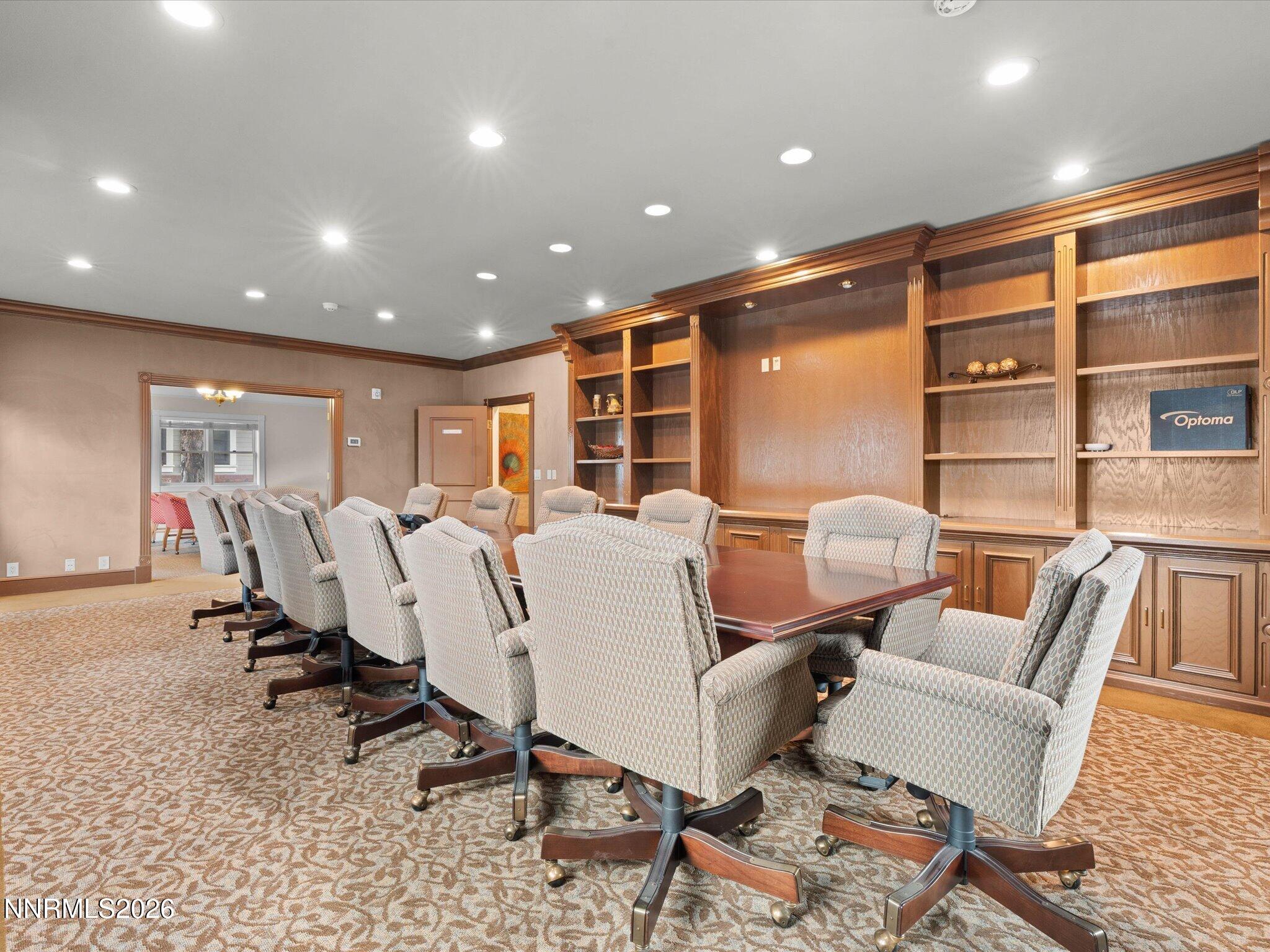 441 W Plumb Lane