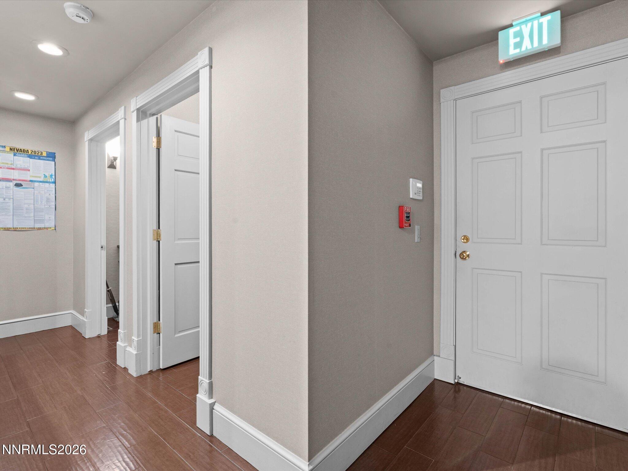 441 W Plumb Lane
