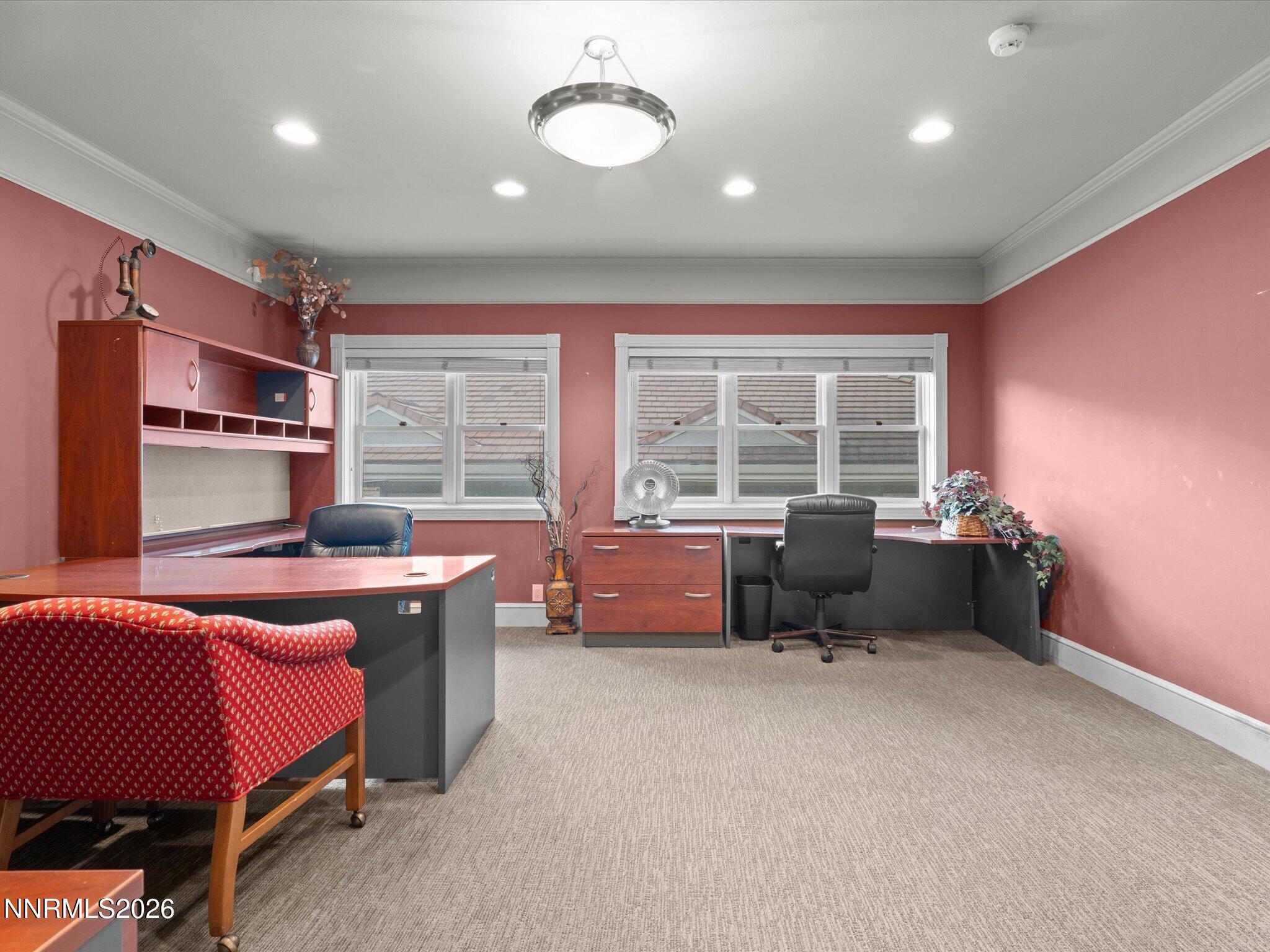 441 W Plumb Lane