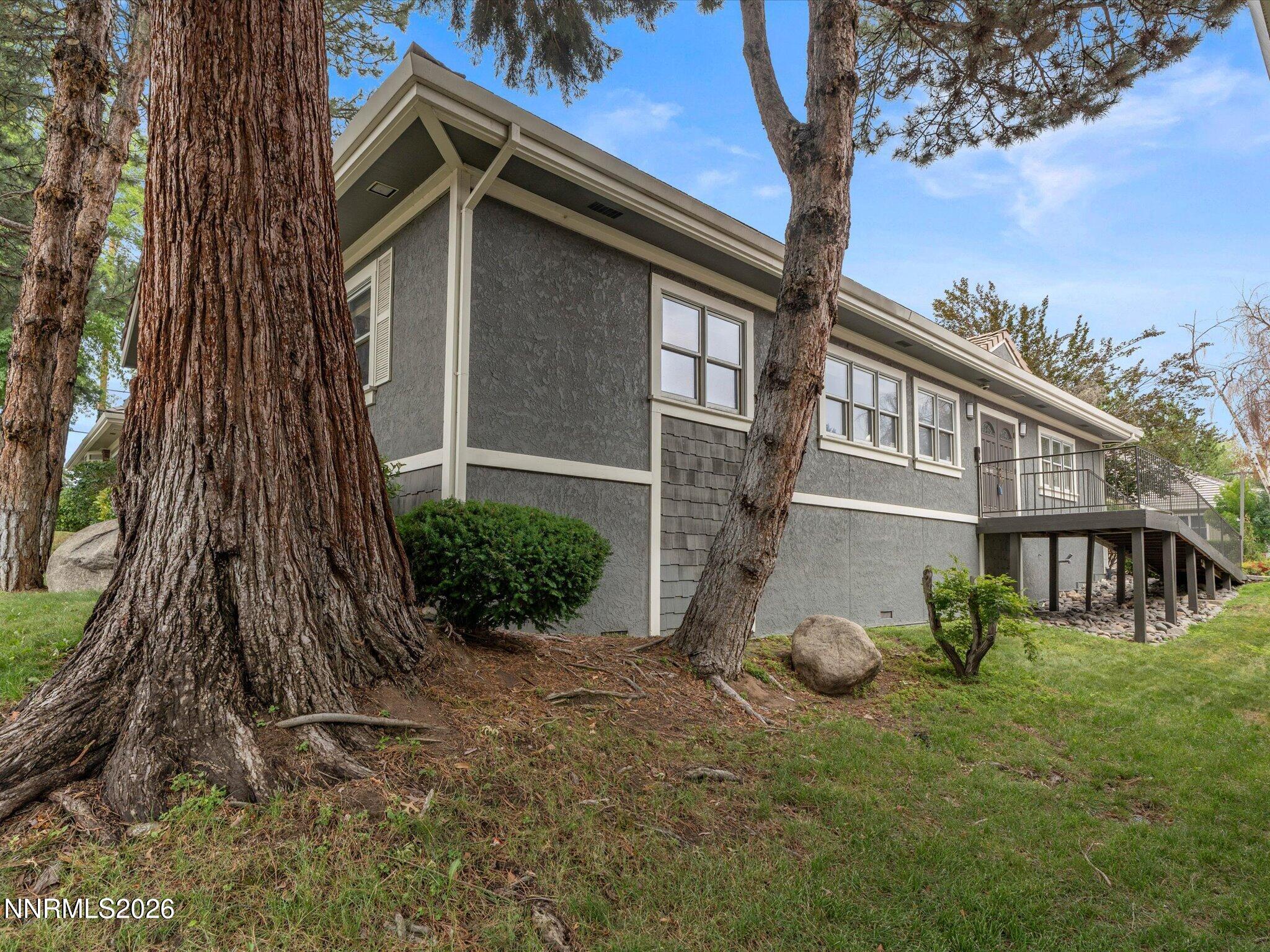 441 W Plumb Lane