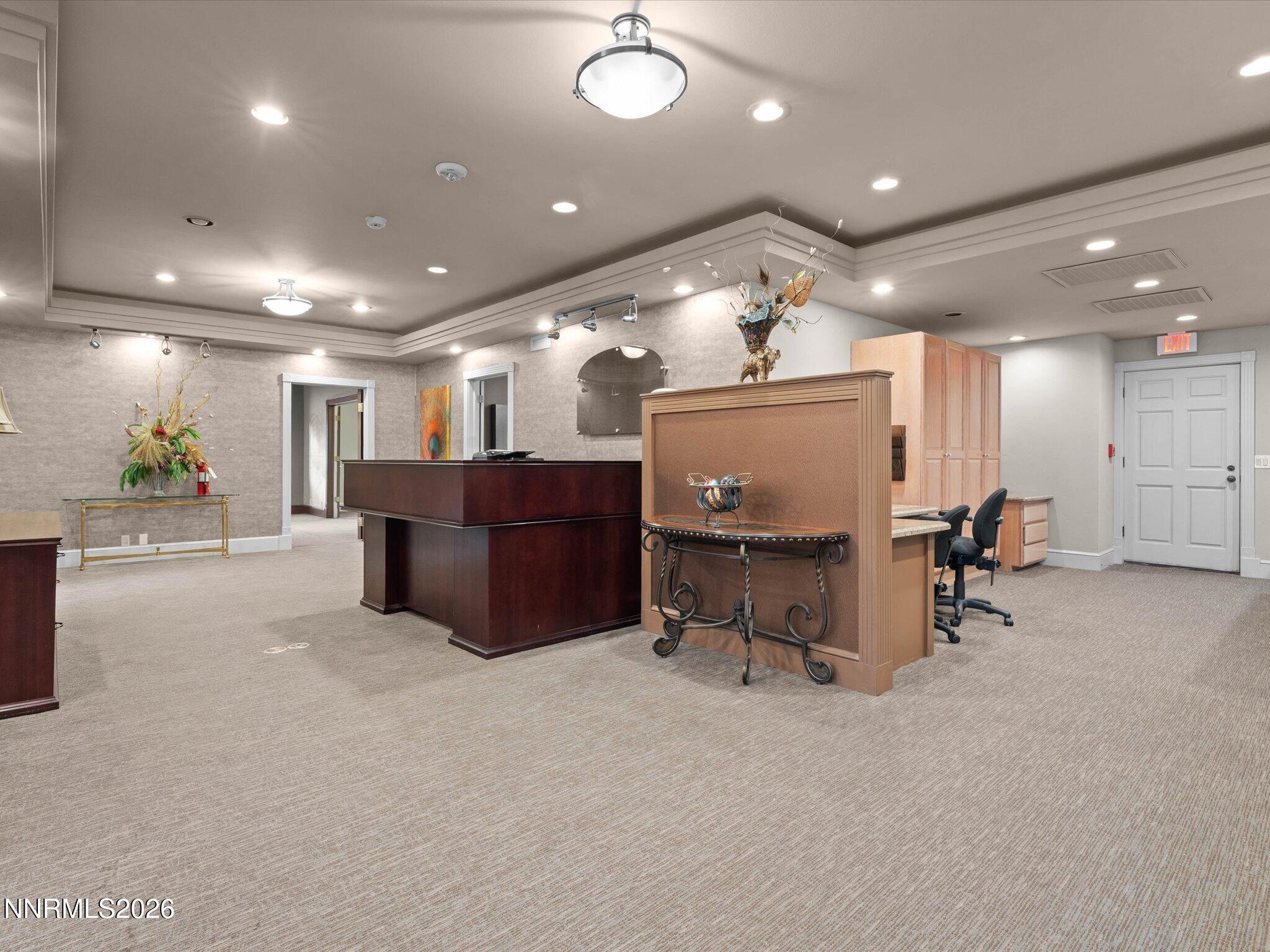 441 W Plumb Lane