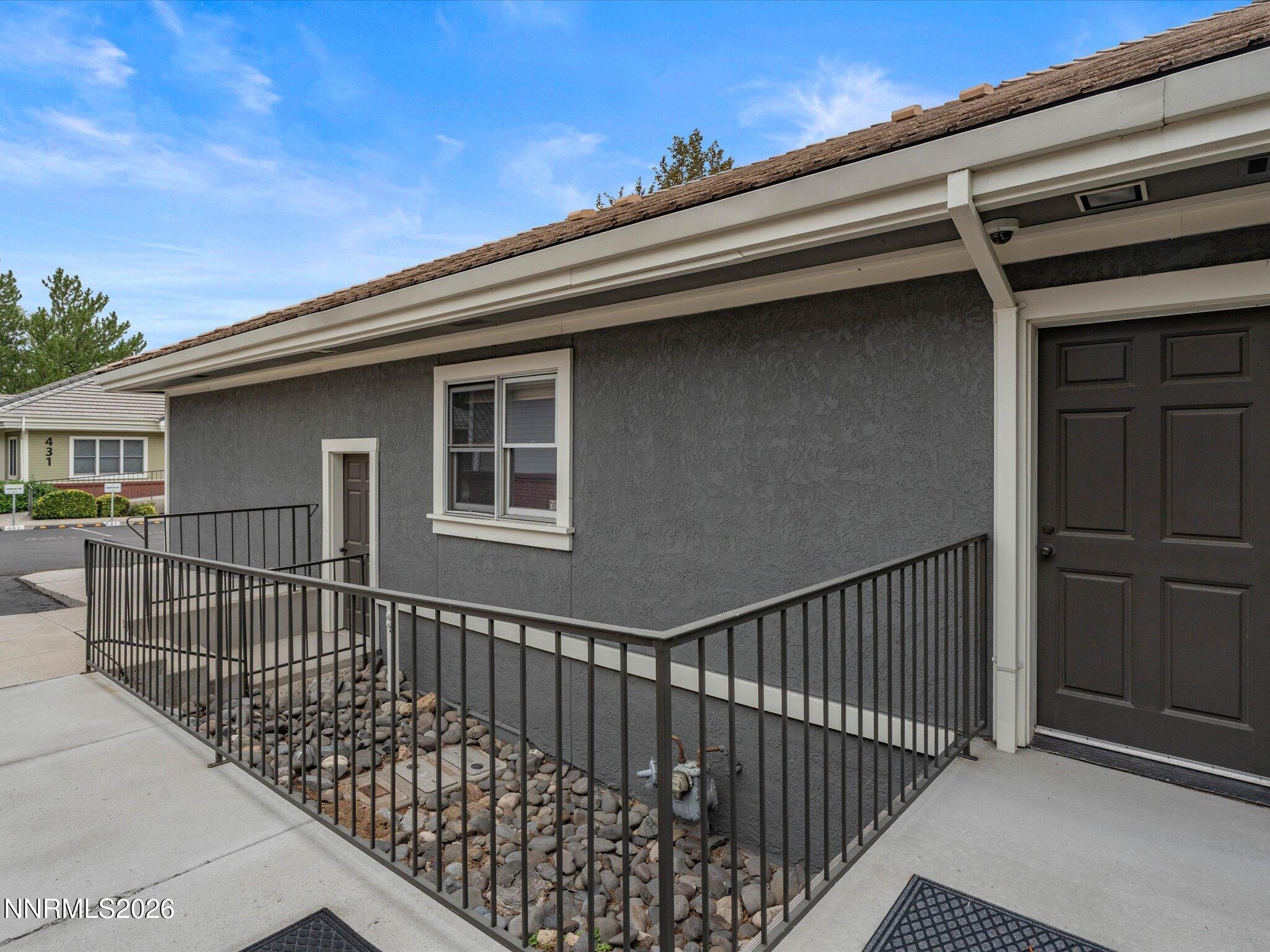 441 W Plumb Lane