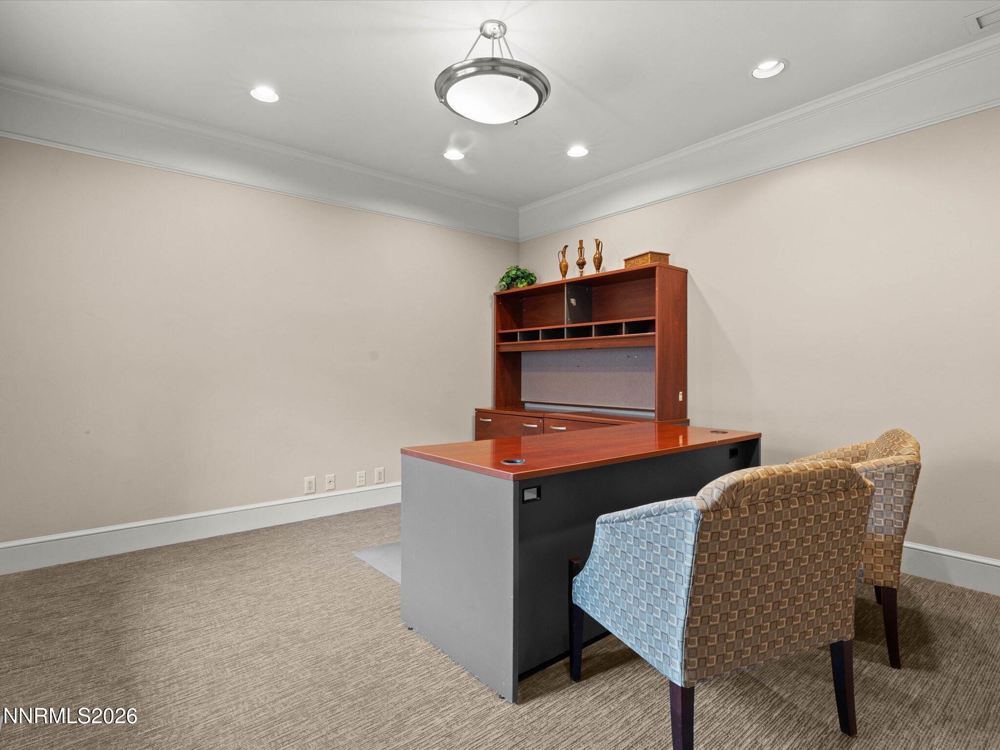 441 W Plumb Lane