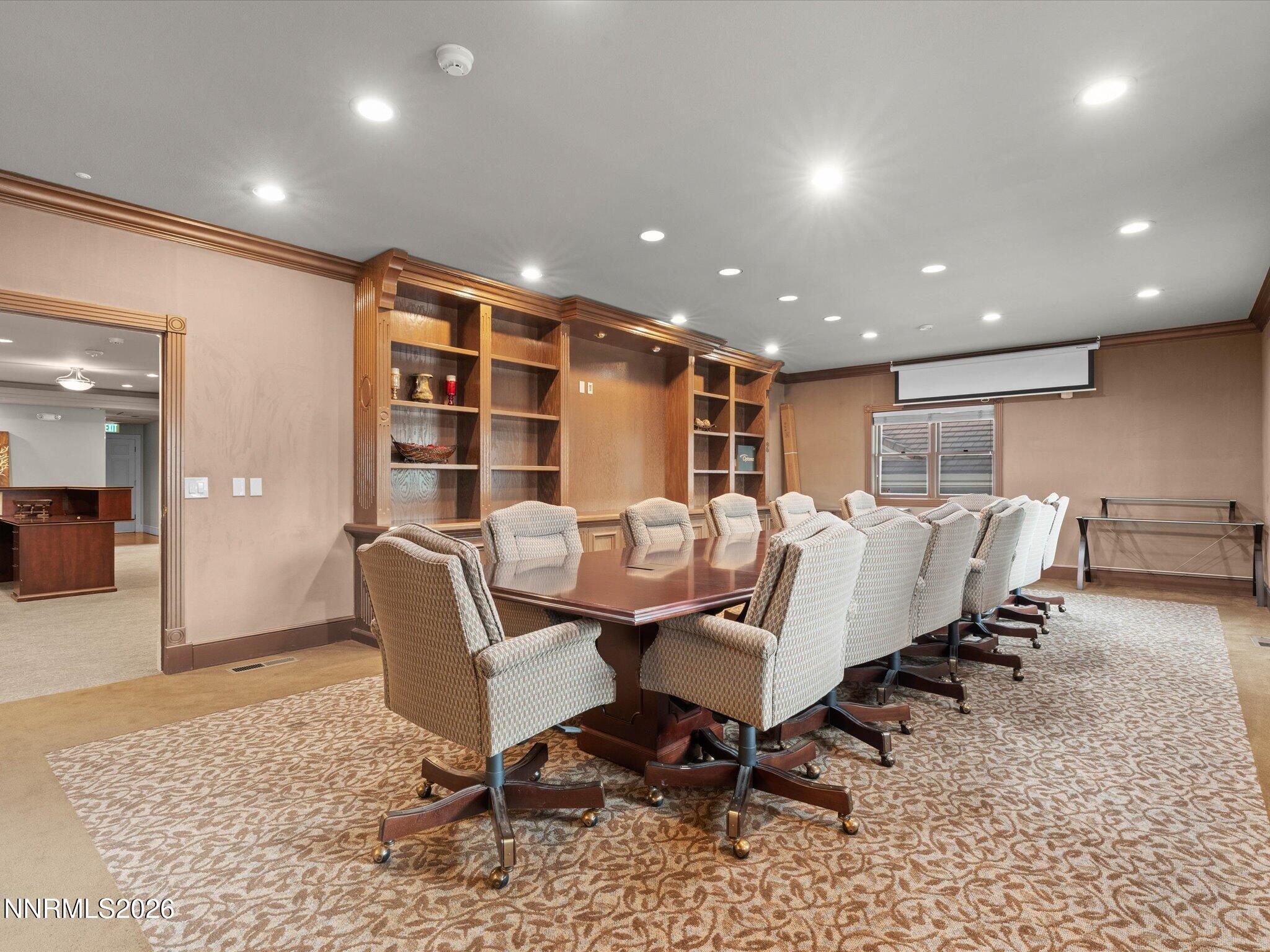 441 W Plumb Lane