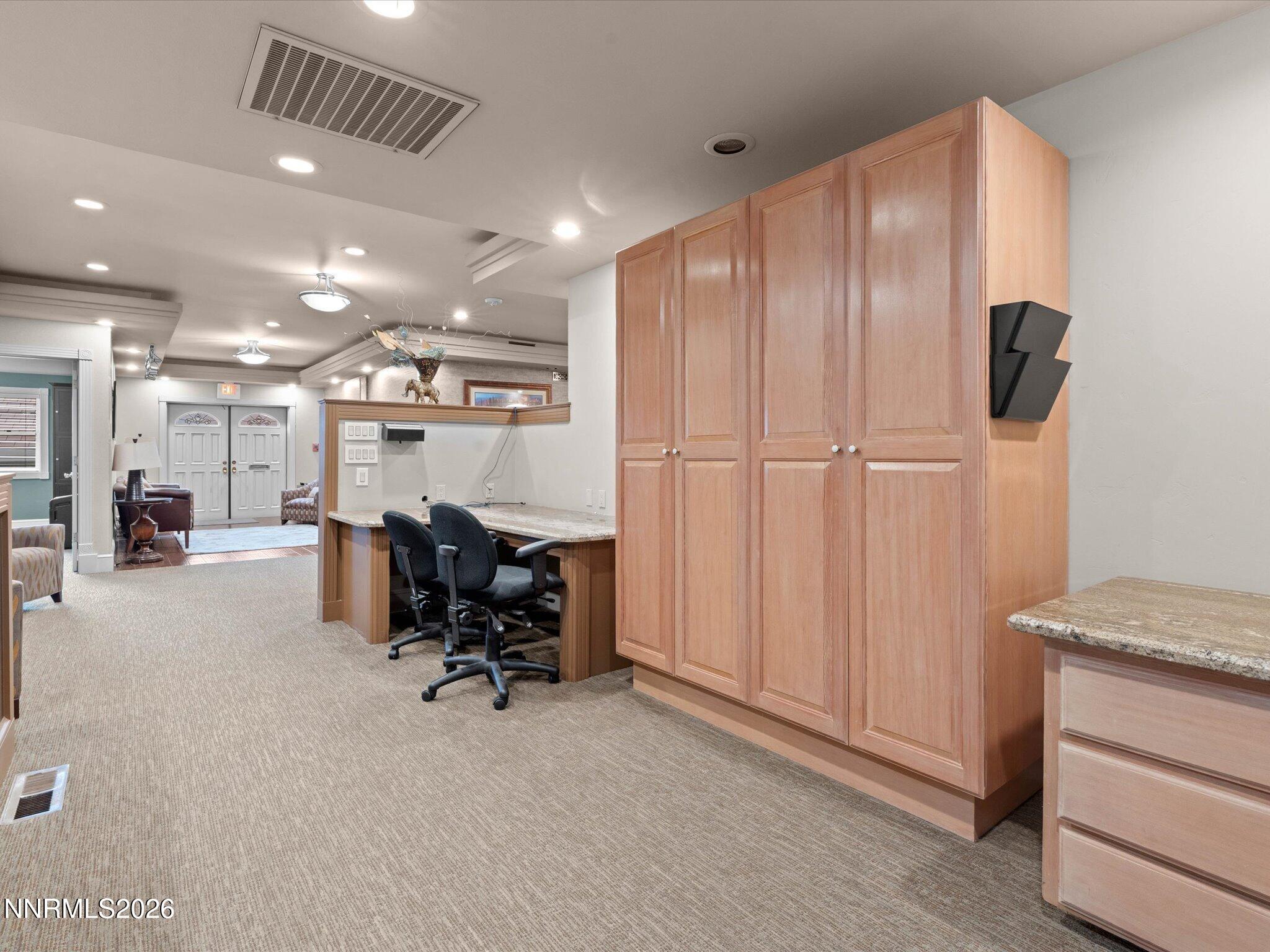 441 W Plumb Lane