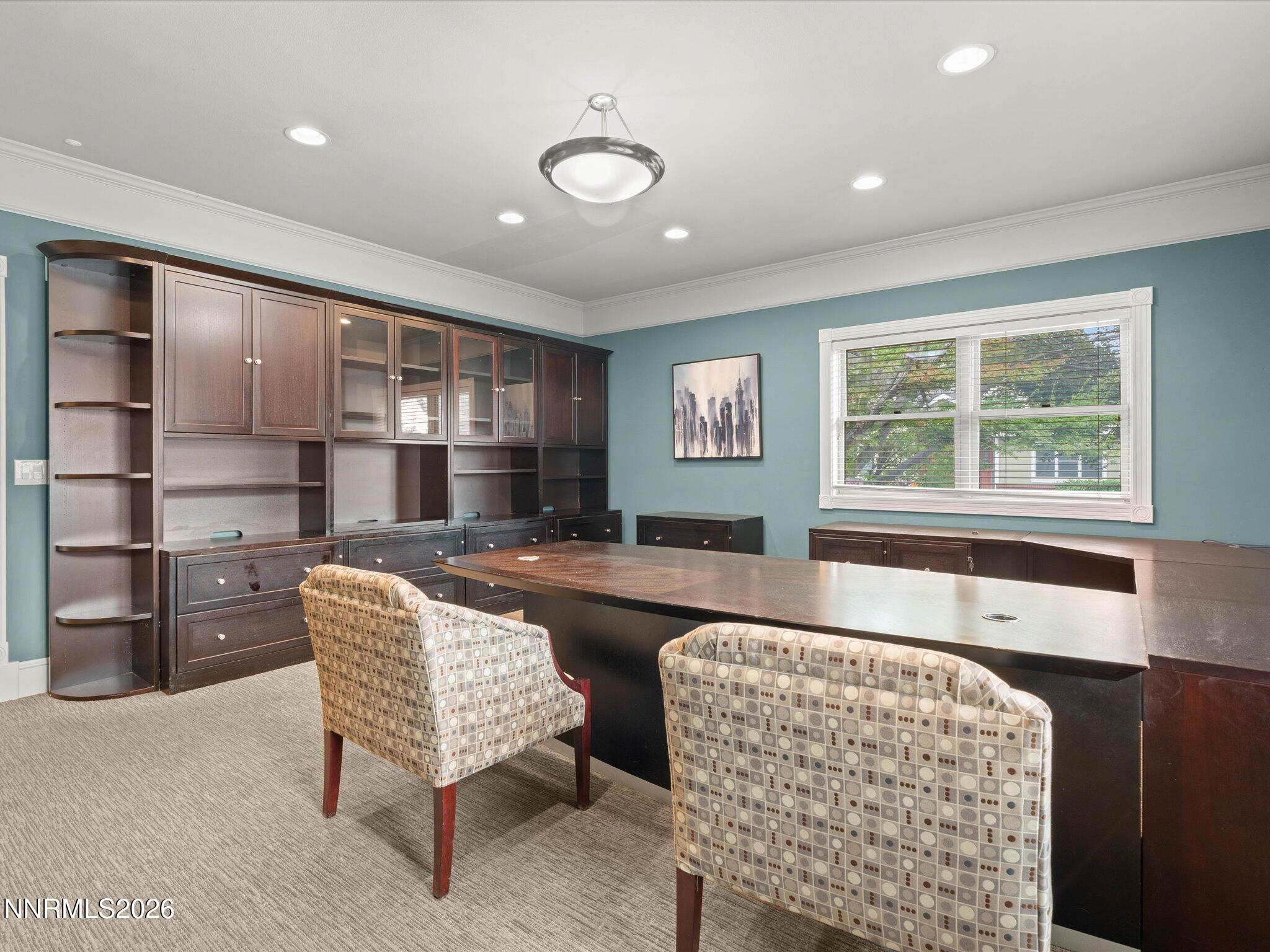 441 W Plumb Lane