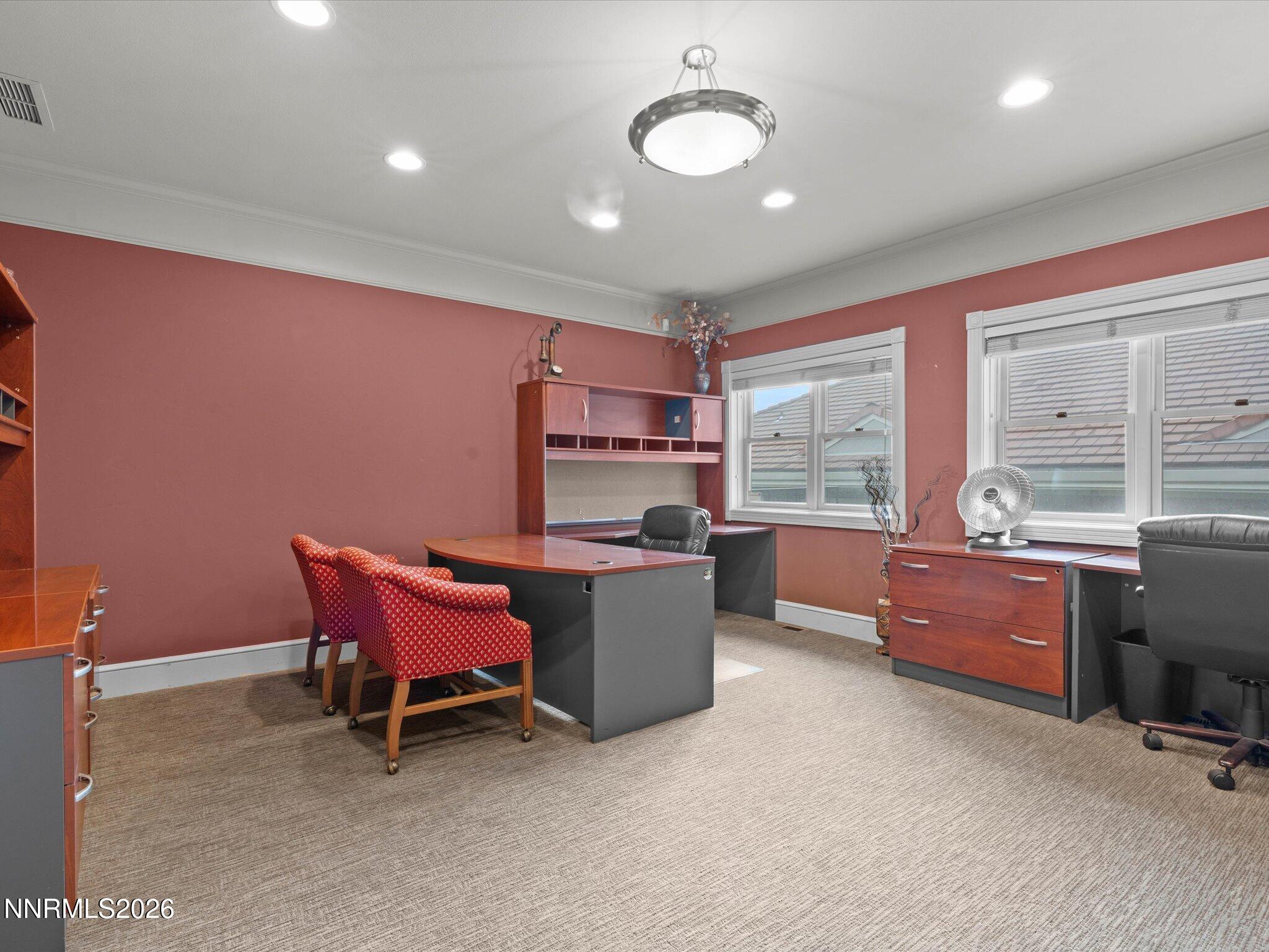 441 W Plumb Lane