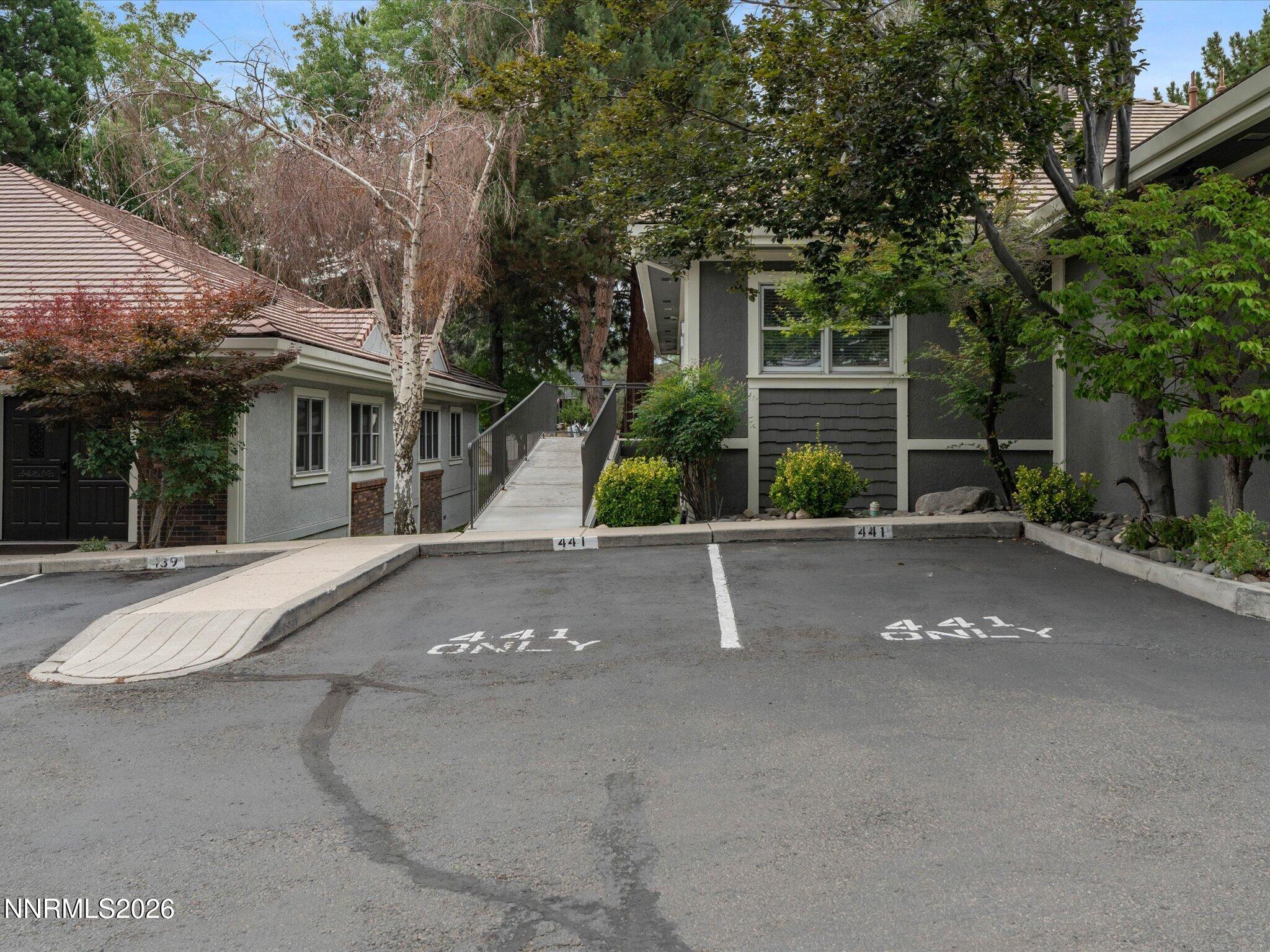 441 W Plumb Lane
