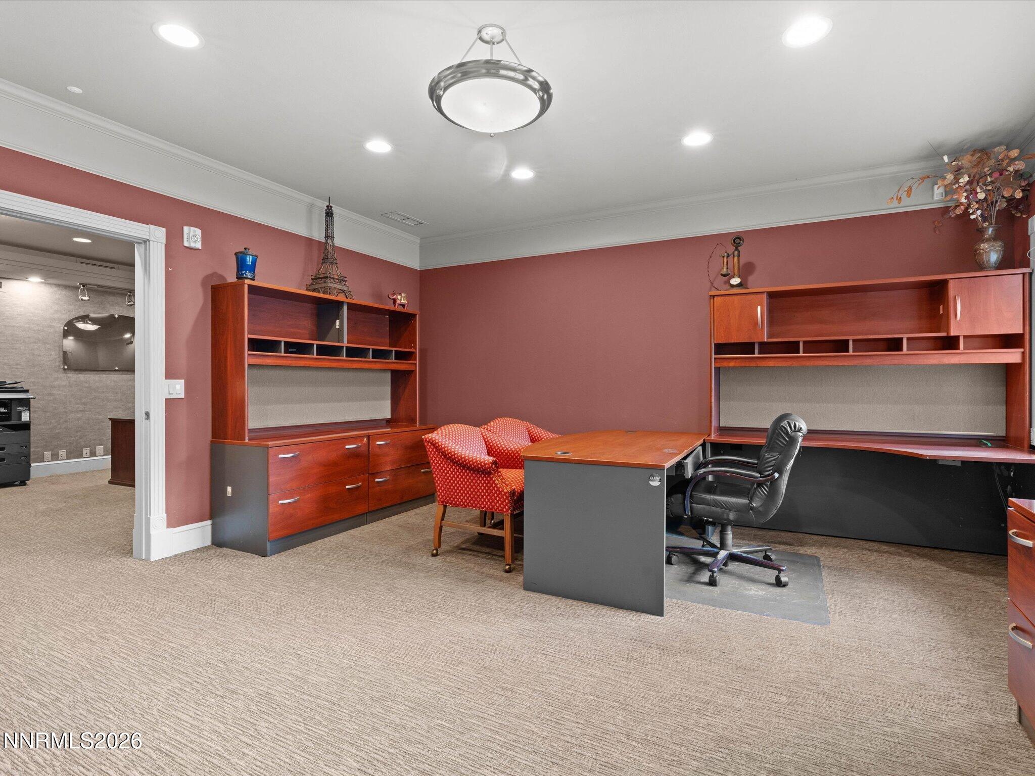 441 W Plumb Lane