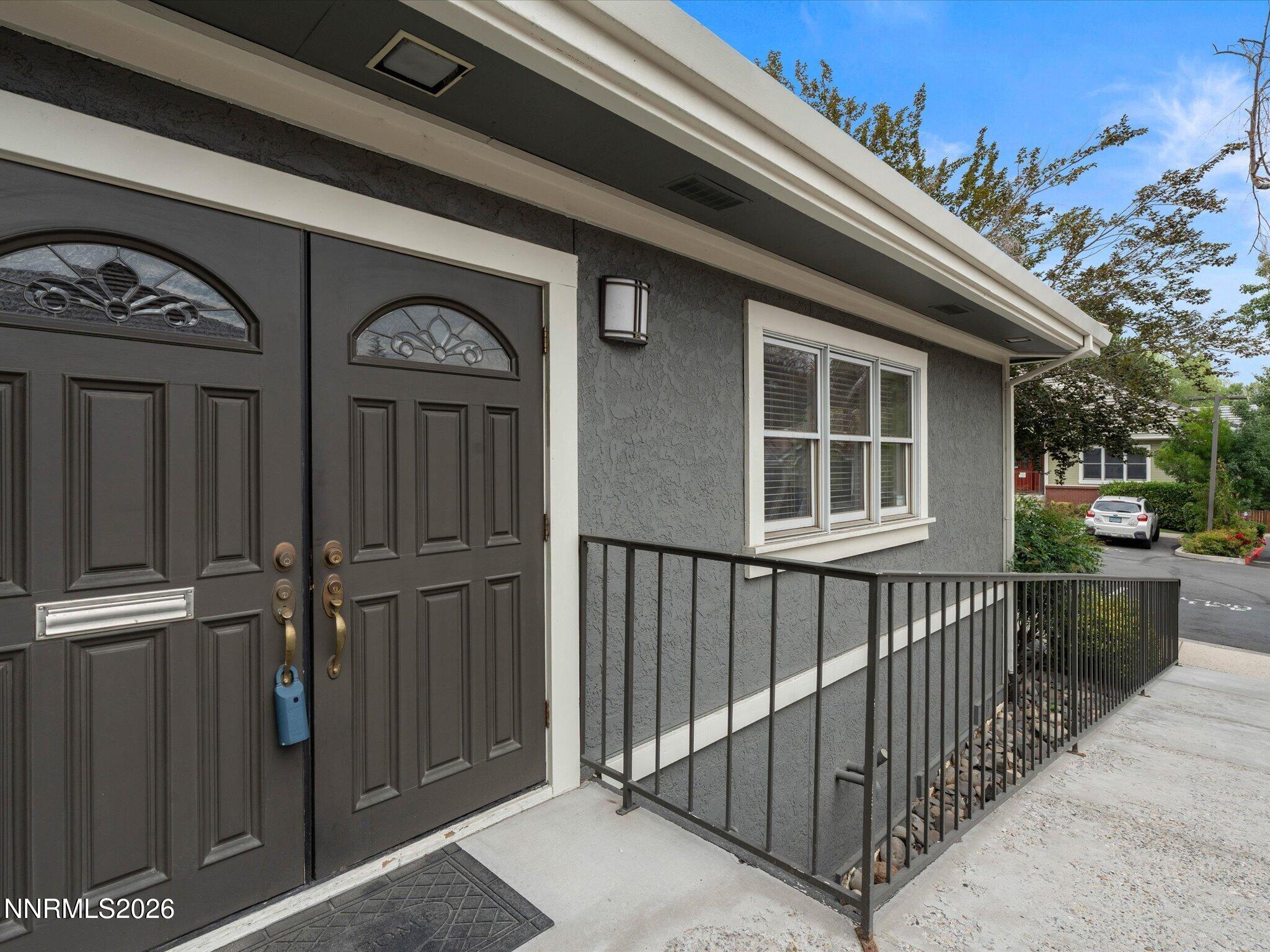 441 W Plumb Lane