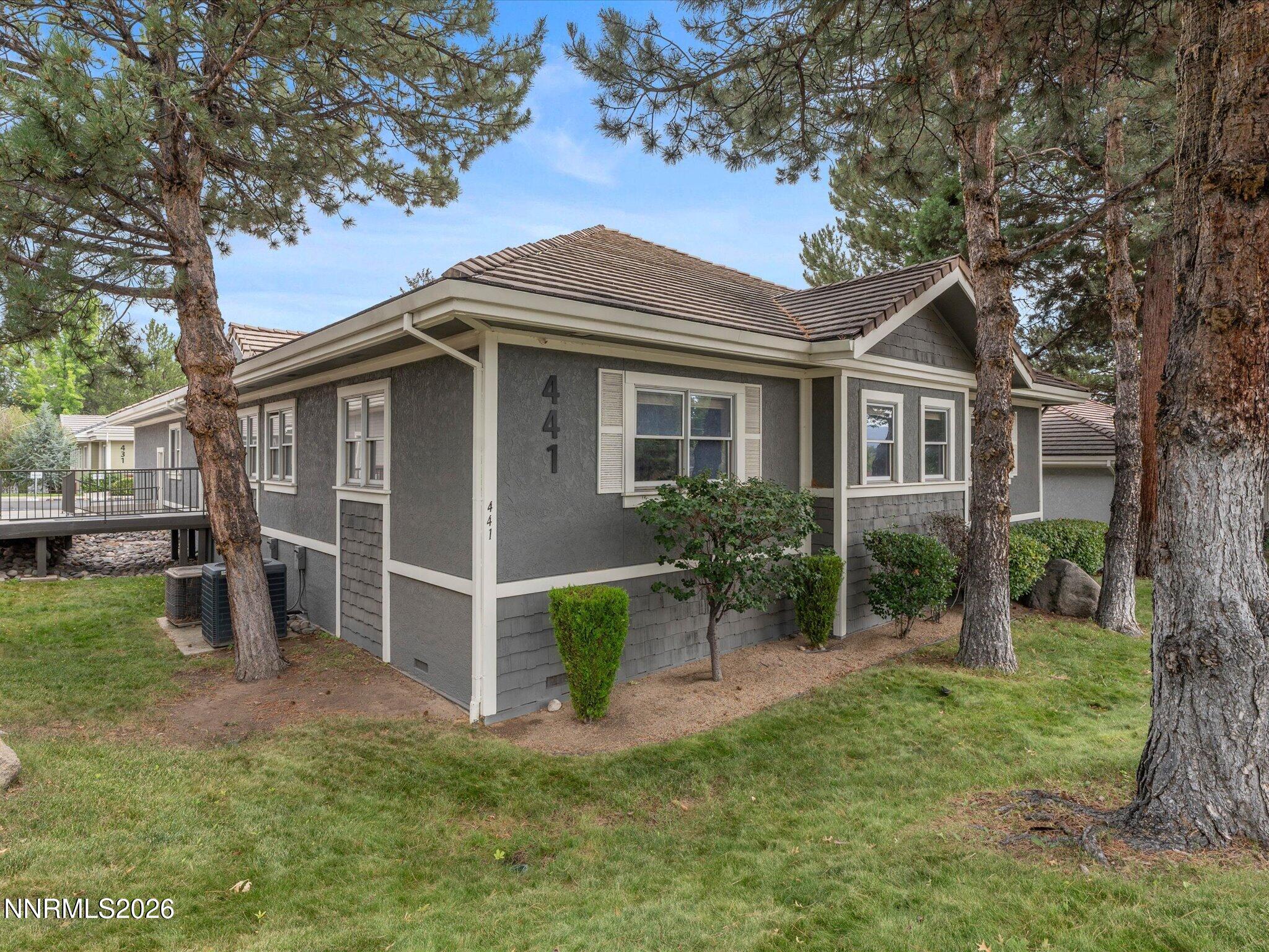 441 W Plumb Lane