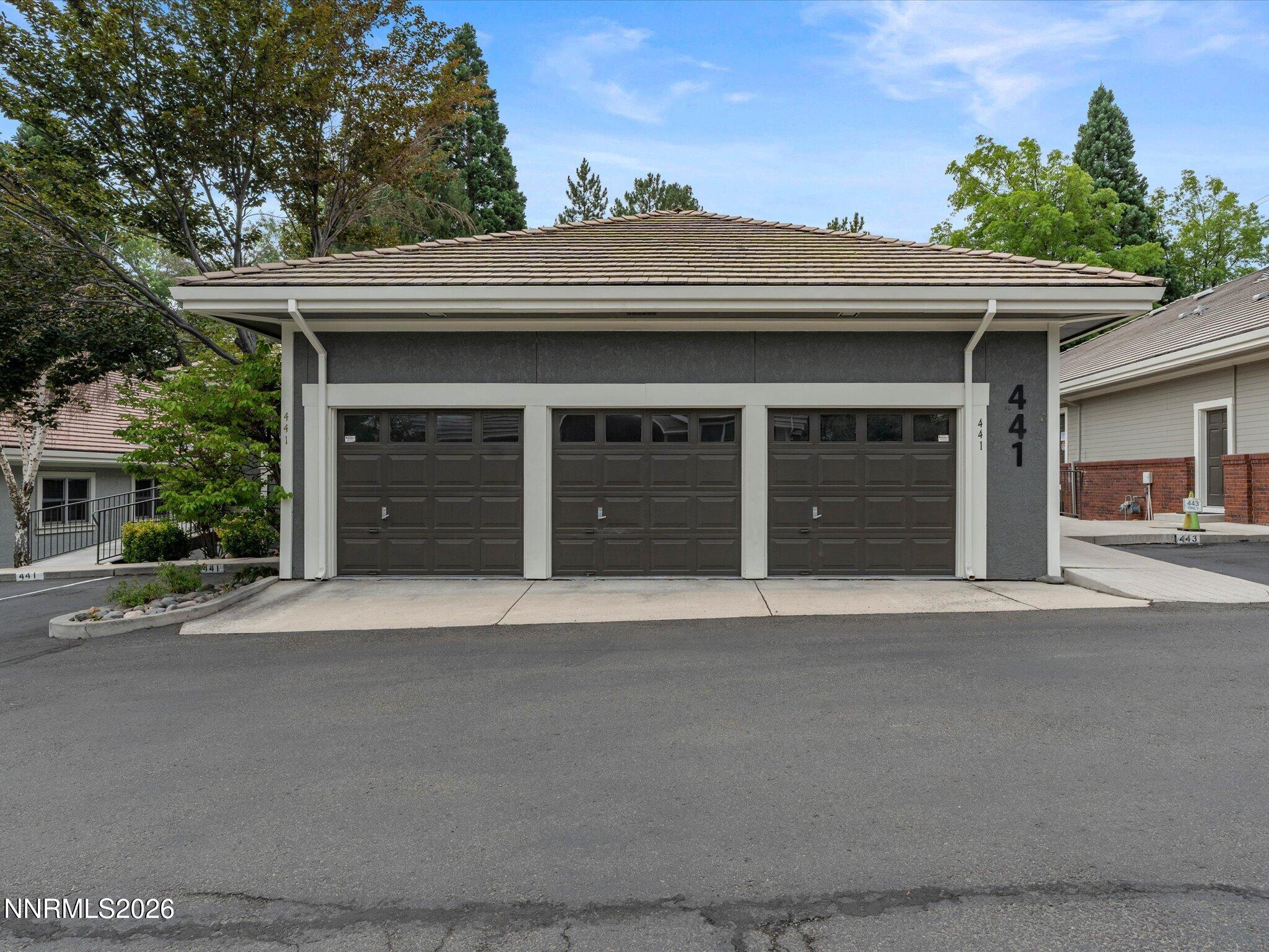 441 W Plumb Lane