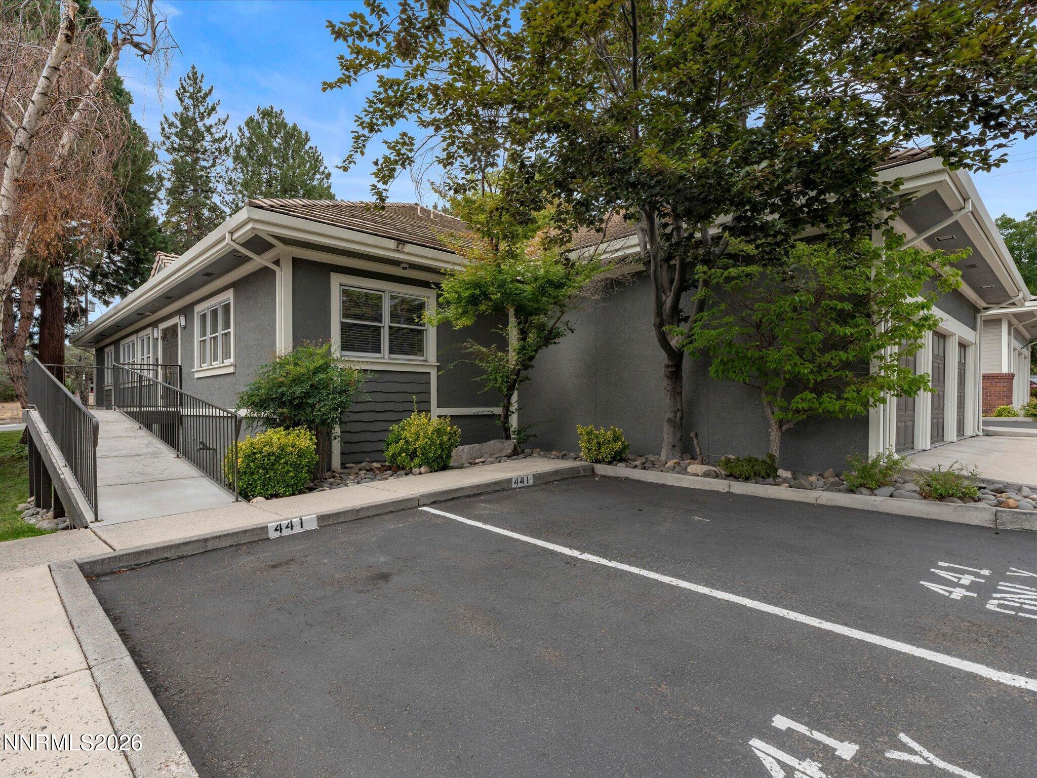 441 W Plumb Lane