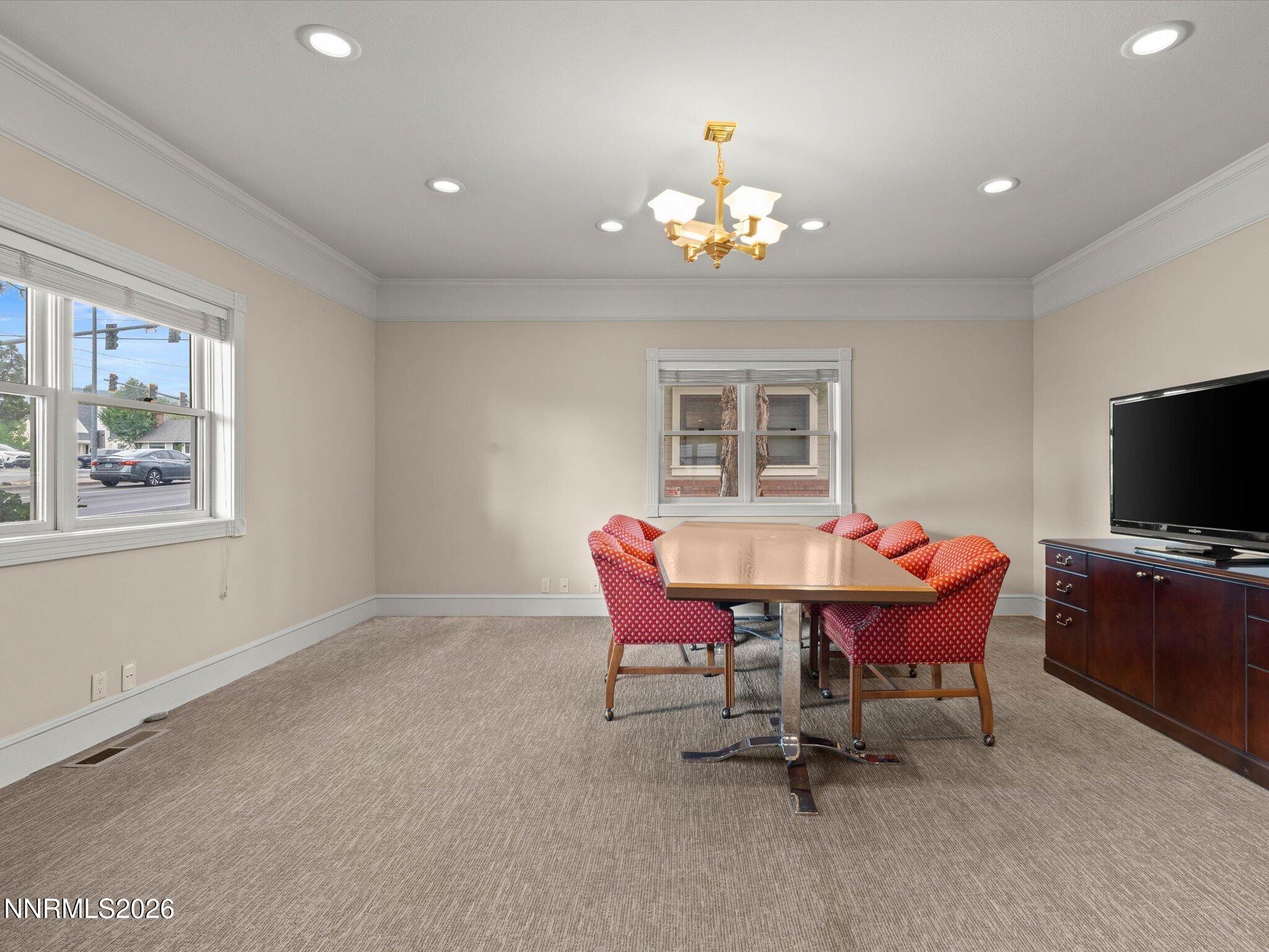 441 W Plumb Lane