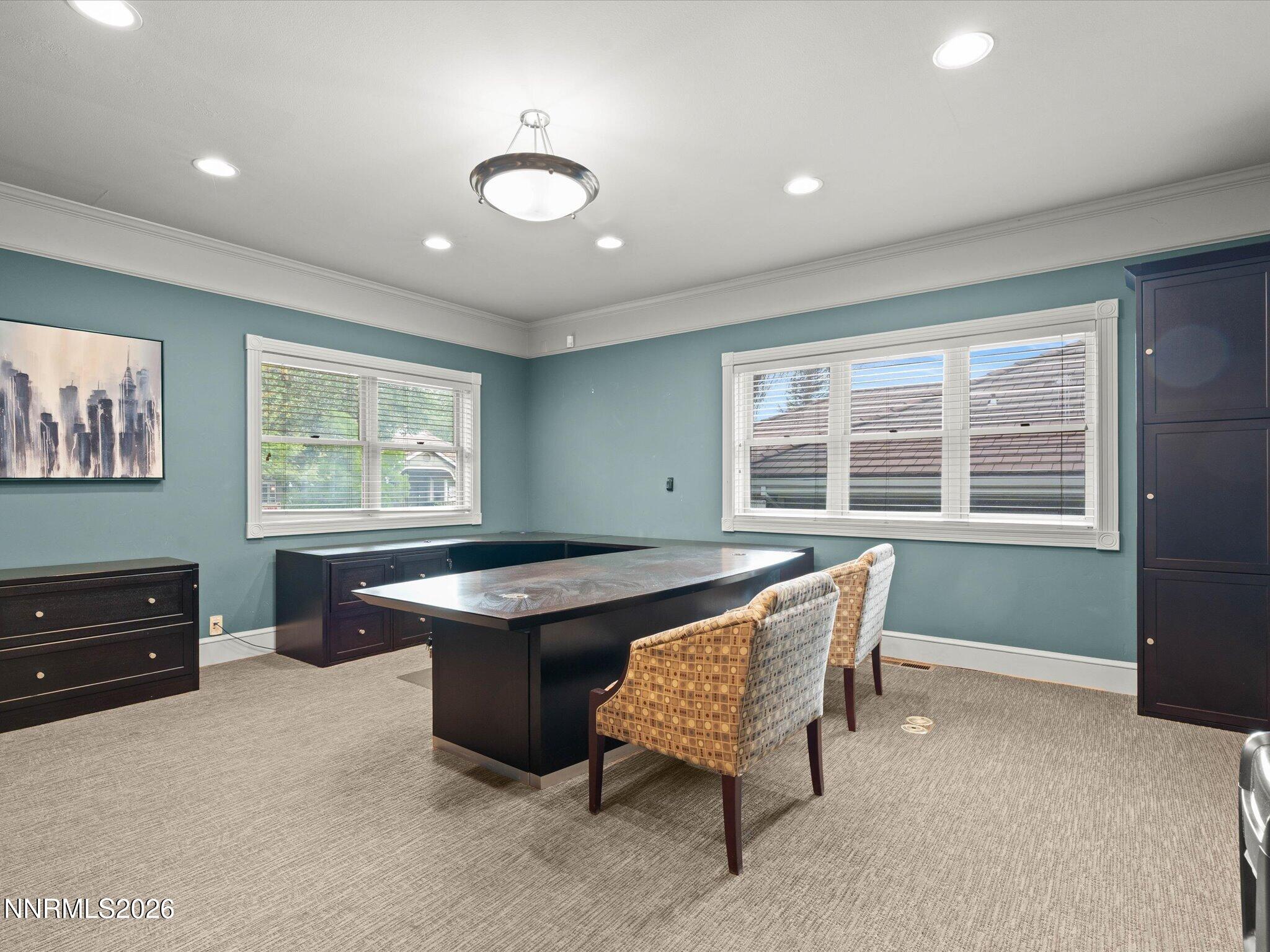 441 W Plumb Lane