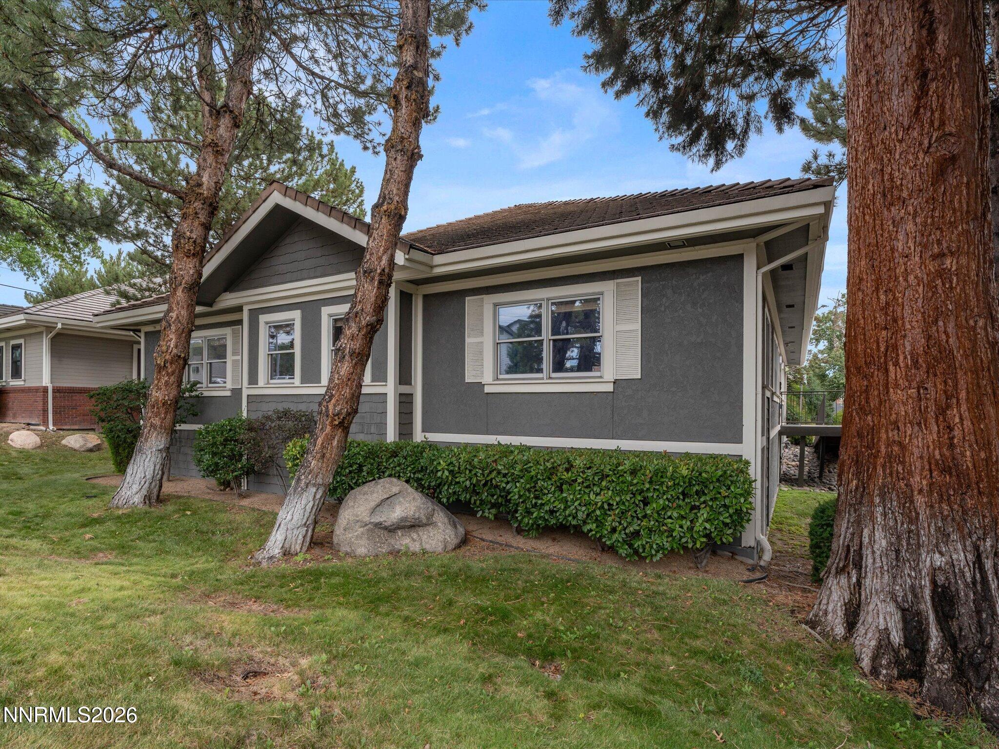 441 W Plumb Lane