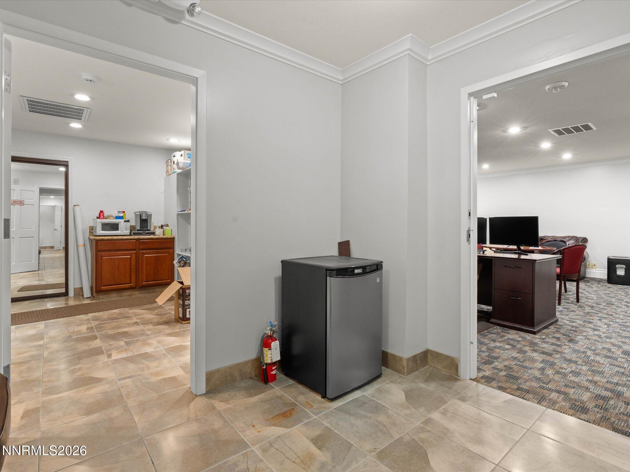 441 W Plumb Lane