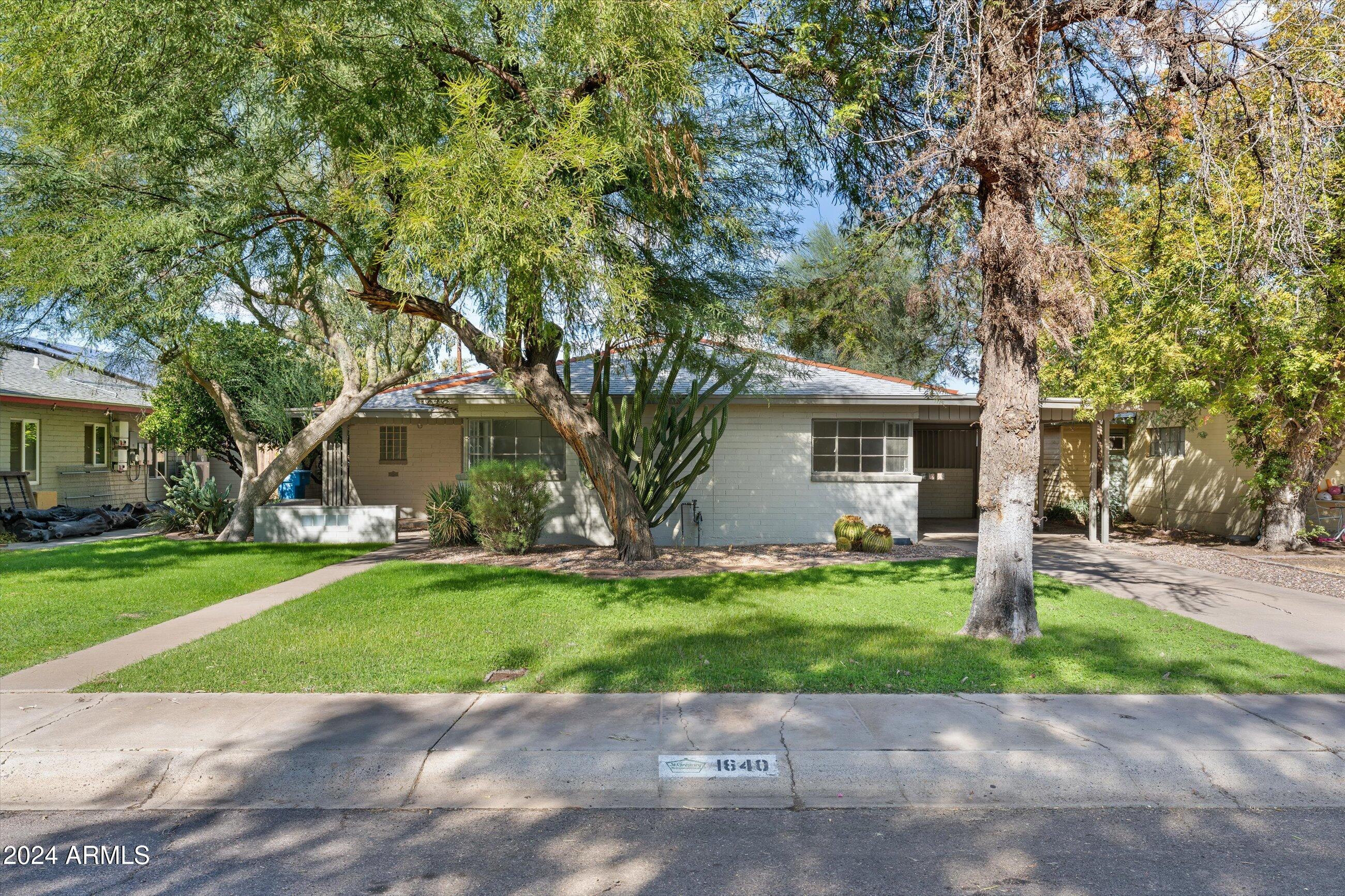 1640 W CLARENDON Avenue