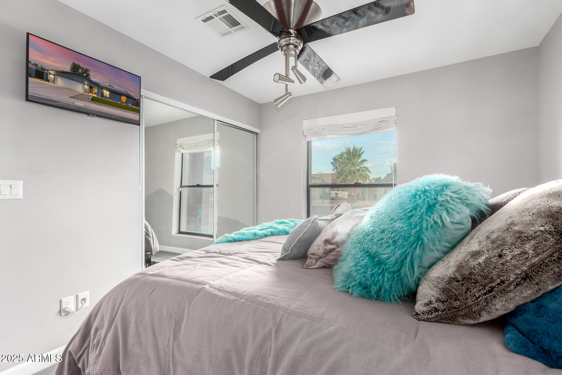 5920 E GELDING Drive